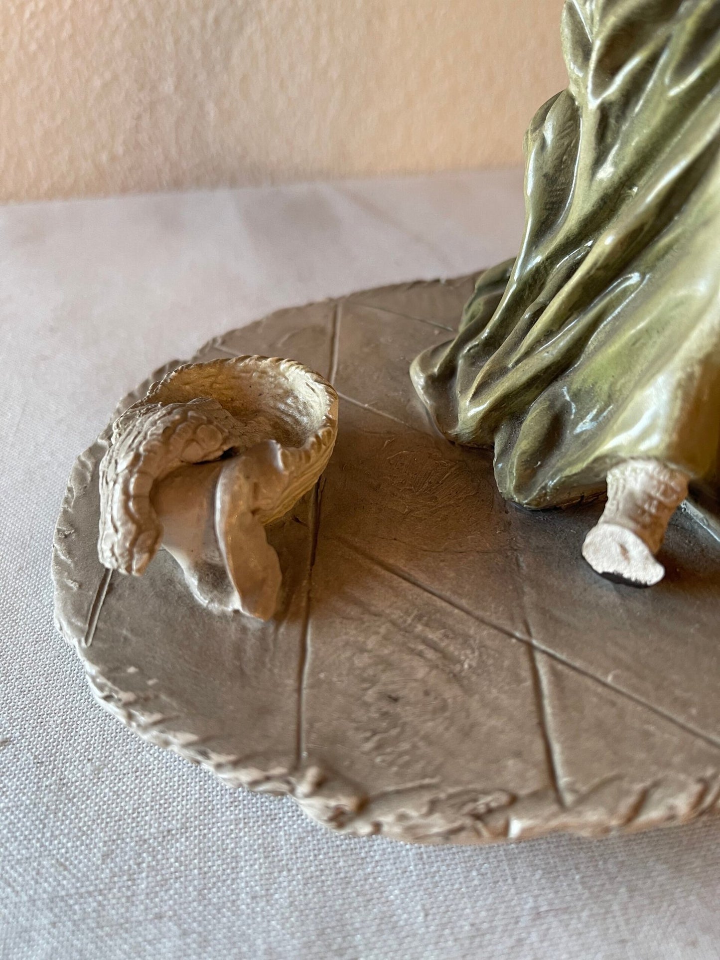 Statuina in Porcellana Capodimonte "La Sarta" o "La Ricamatrice"