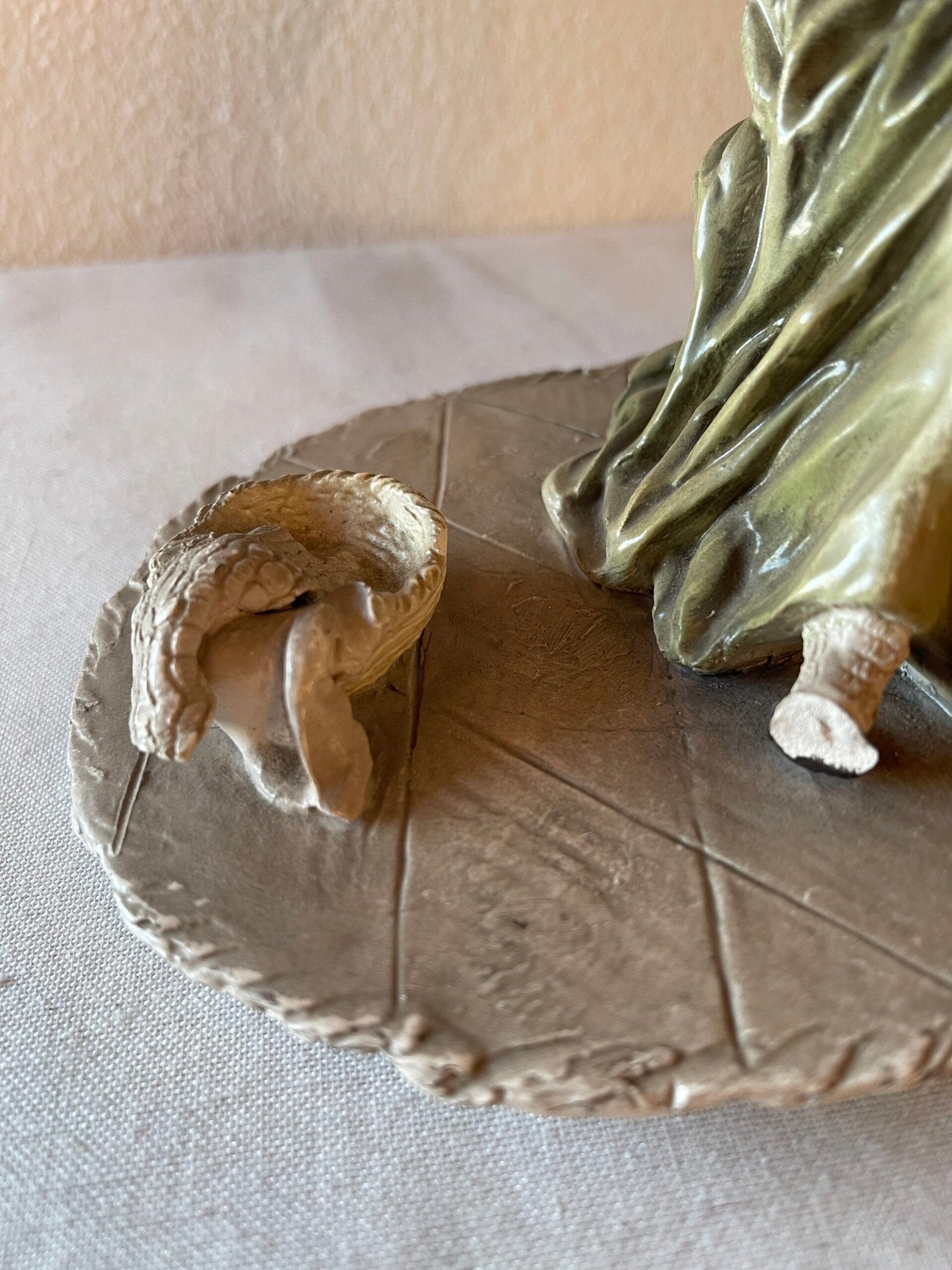 Statuina in Porcellana Capodimonte "La Sarta" o "La Ricamatrice"