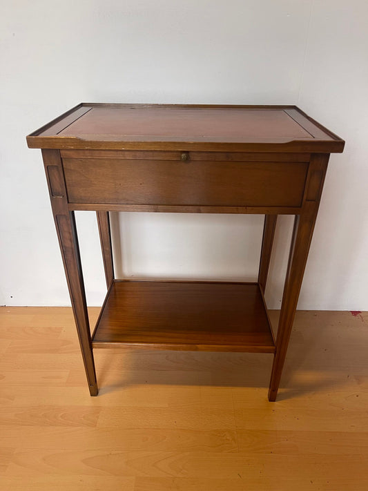 Tavolino Vintage in Legno – Con Cassetto e Ripiano