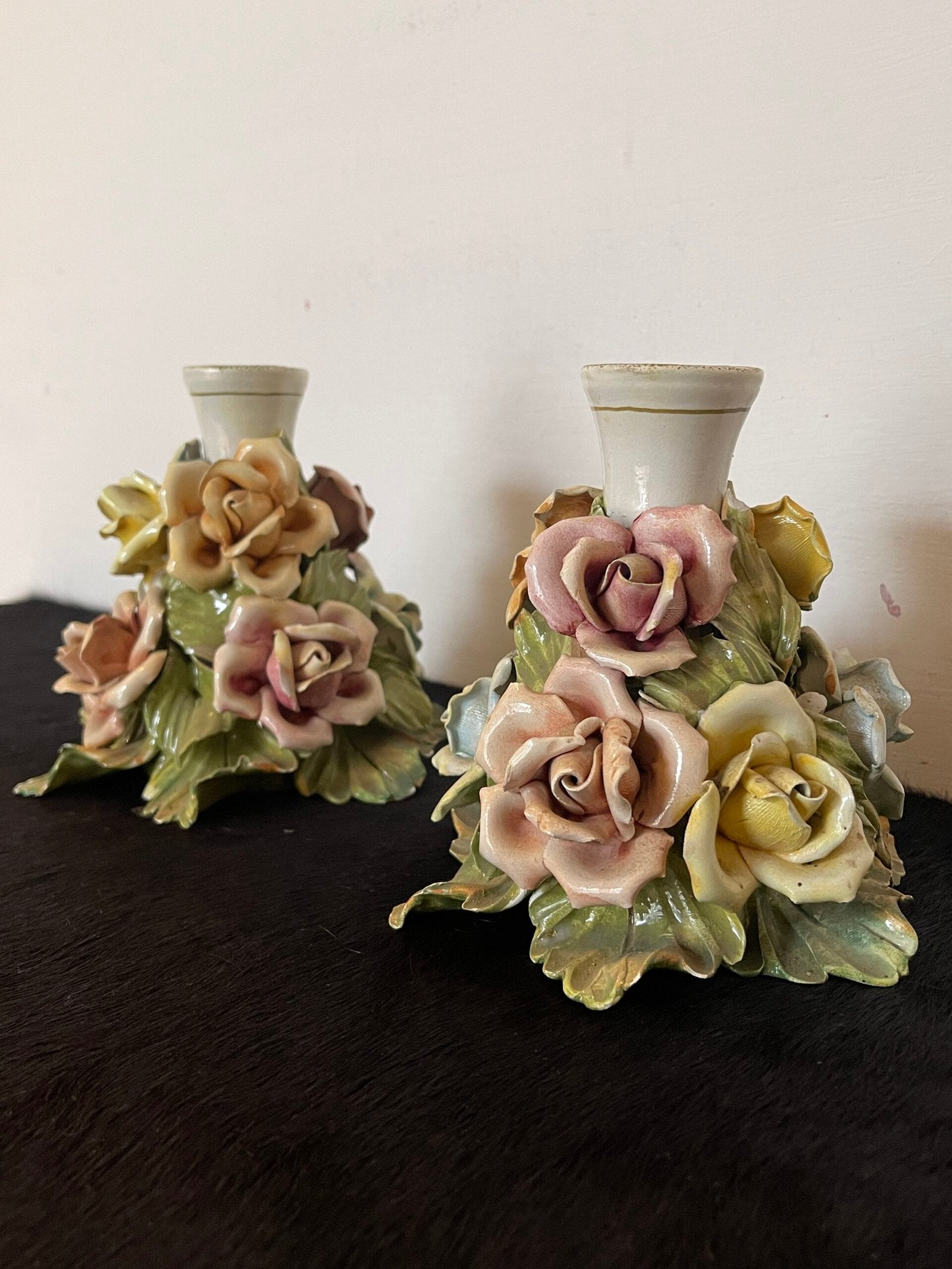 Coppia di Candelieri Vintage in Porcellana con Rose – Bassano