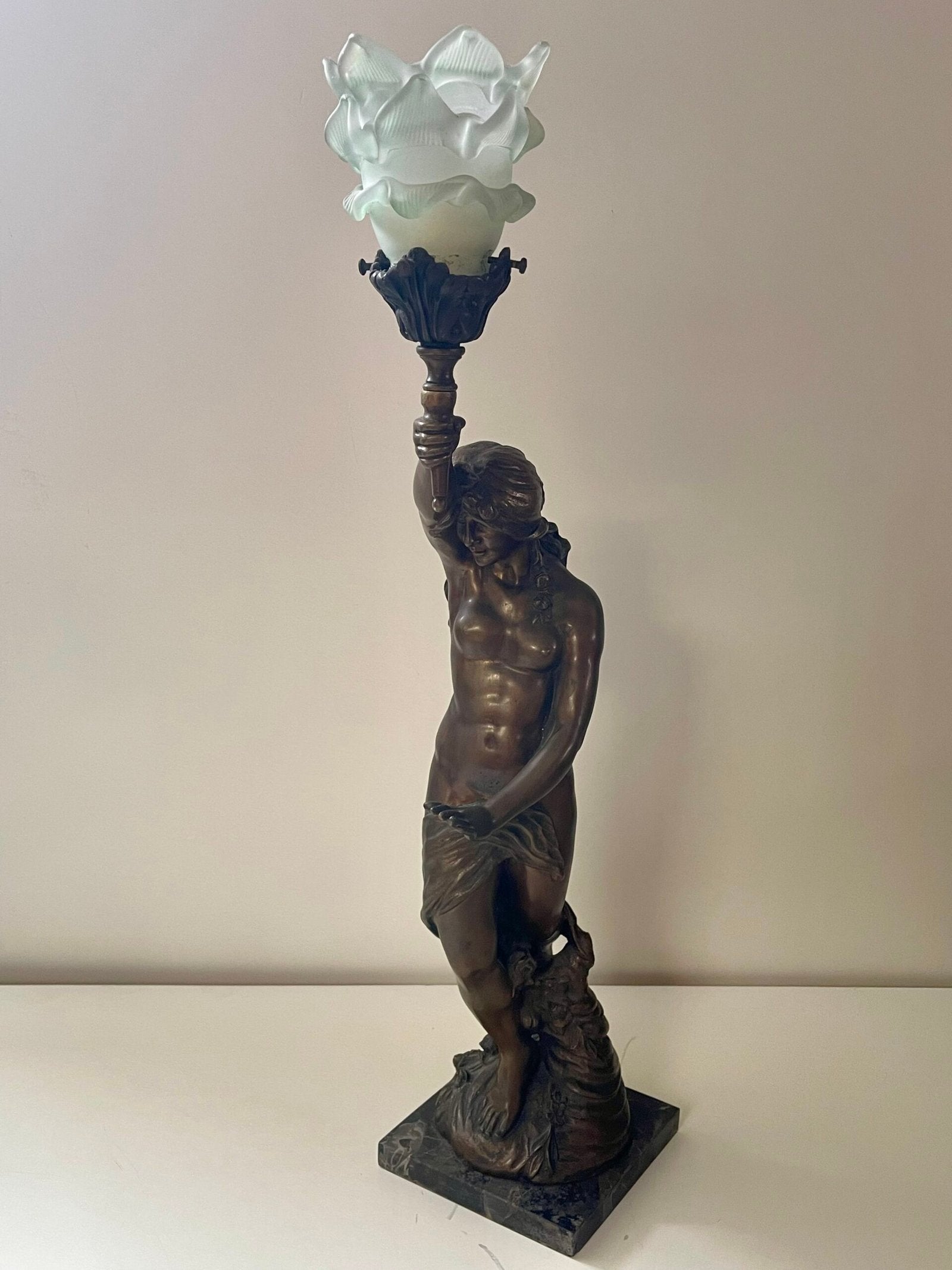 Fotografia scultorea con figura maschile classica