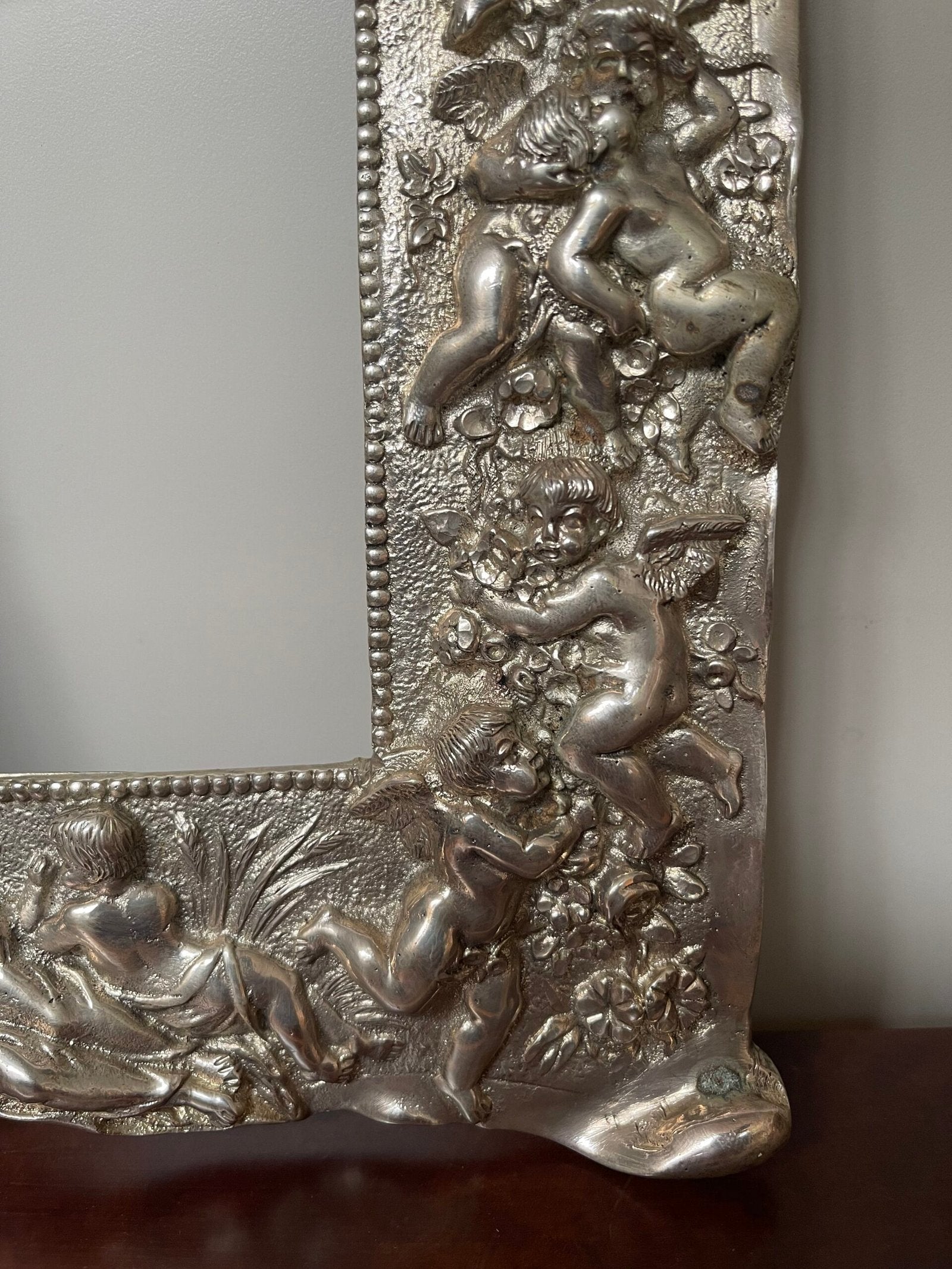 Cornice Barocca "Abbraccio Argento di Putti"
