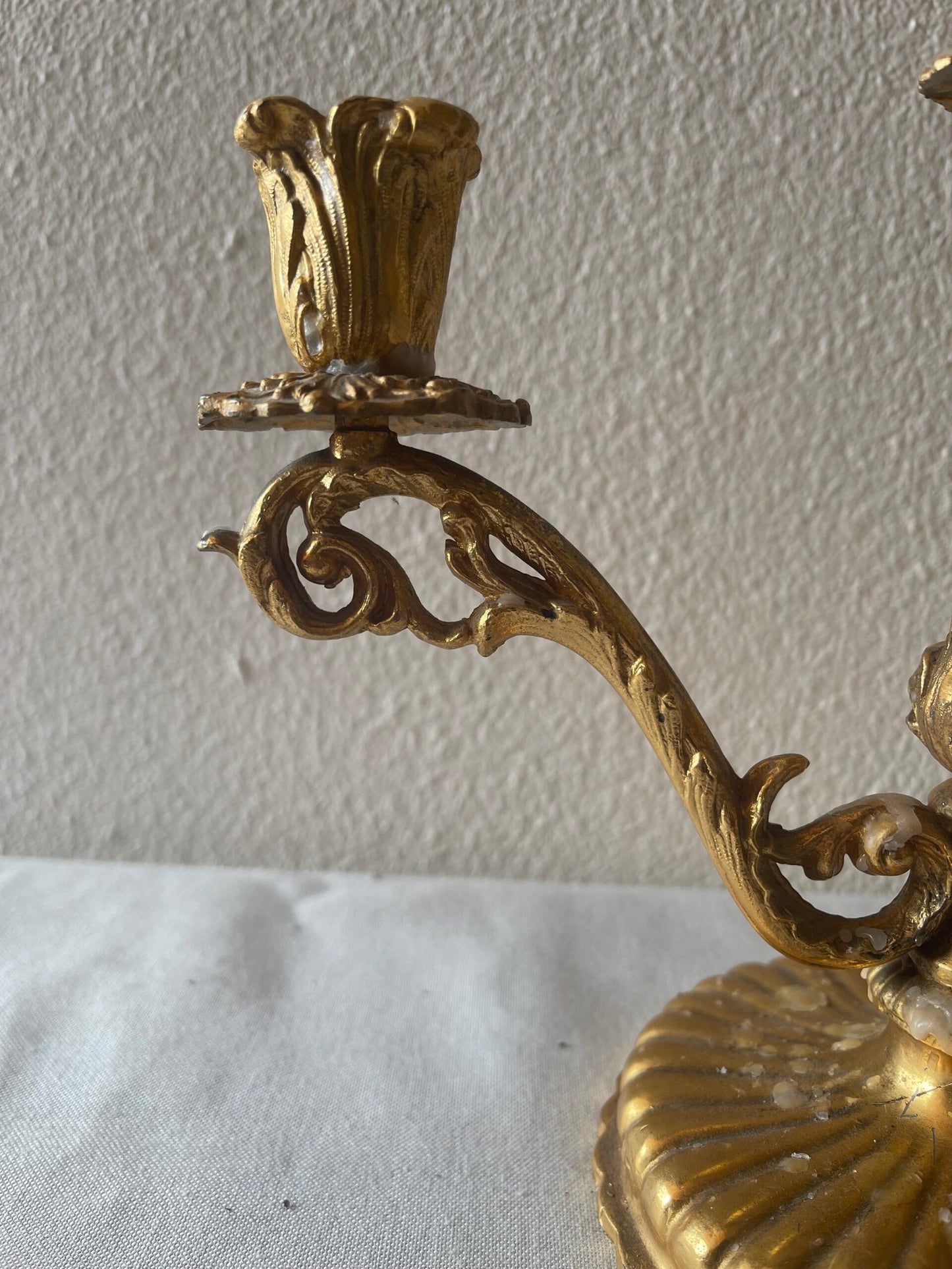 Coppia di candelabri Rococò in bronzo dorato