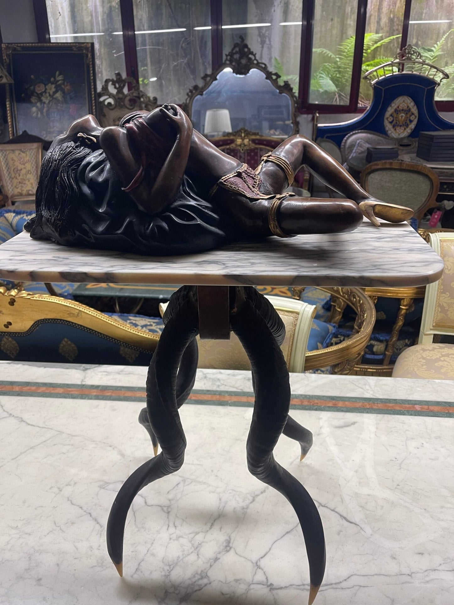 Scultura erotica in bronzo su base in marmo