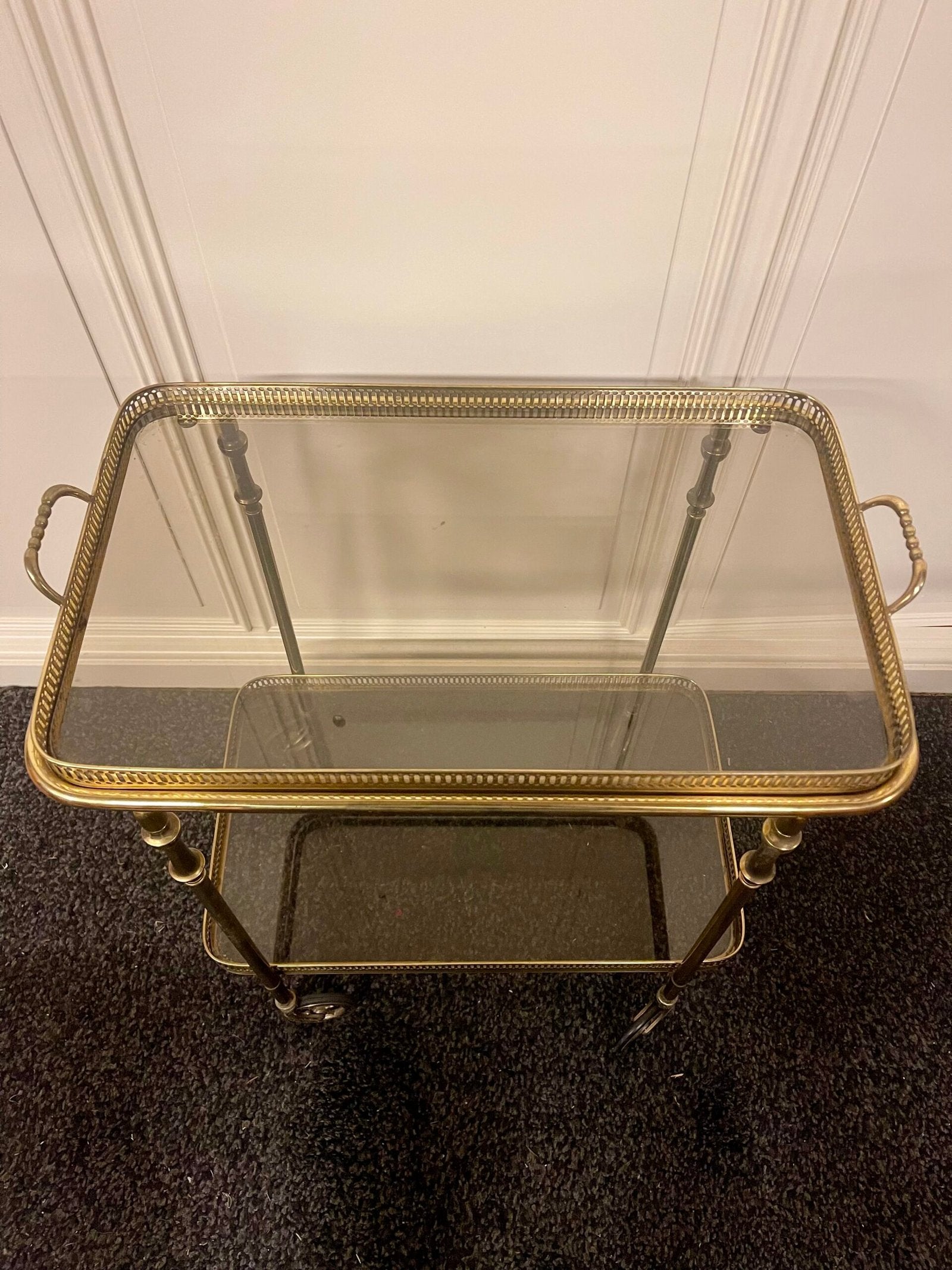 Carrello da tè vintage in ottone e vetro