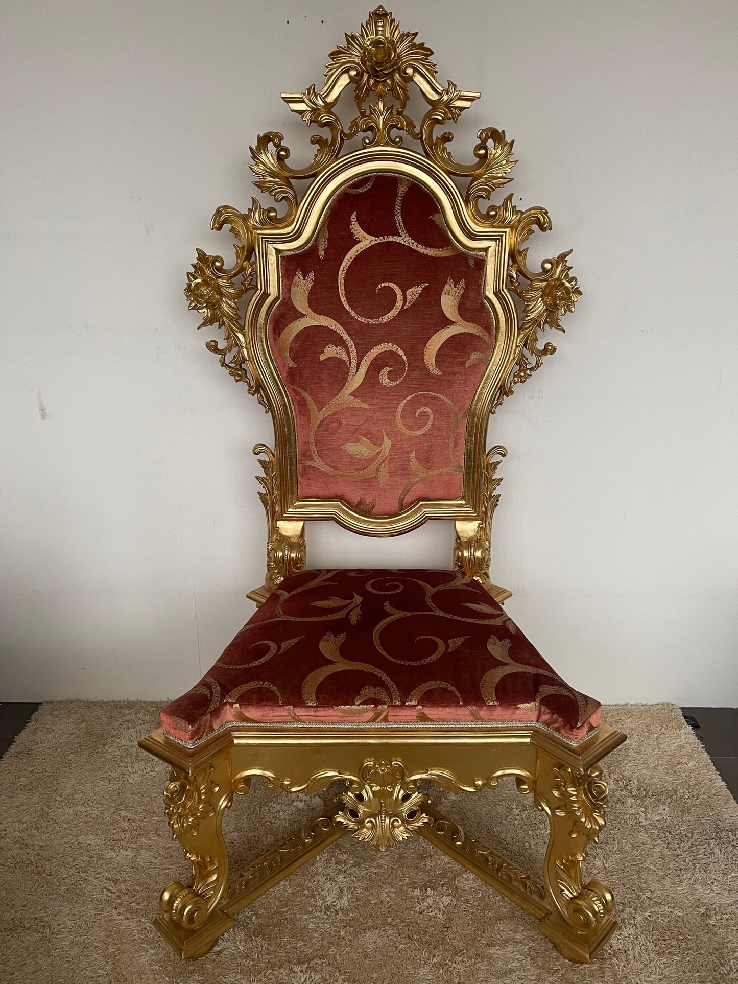Trono dorato italiano in stile barocco