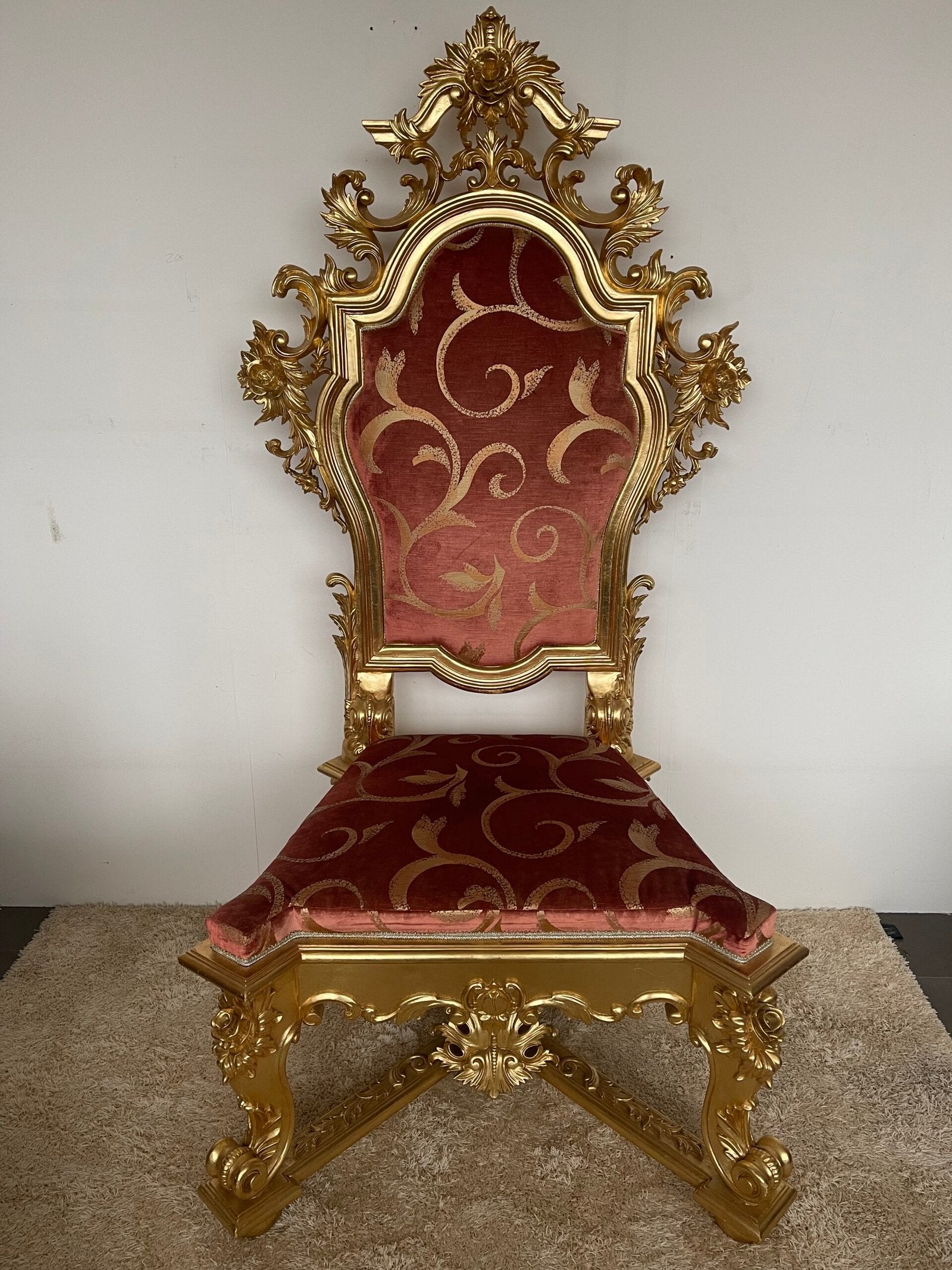 Trono dorato italiano in stile barocco