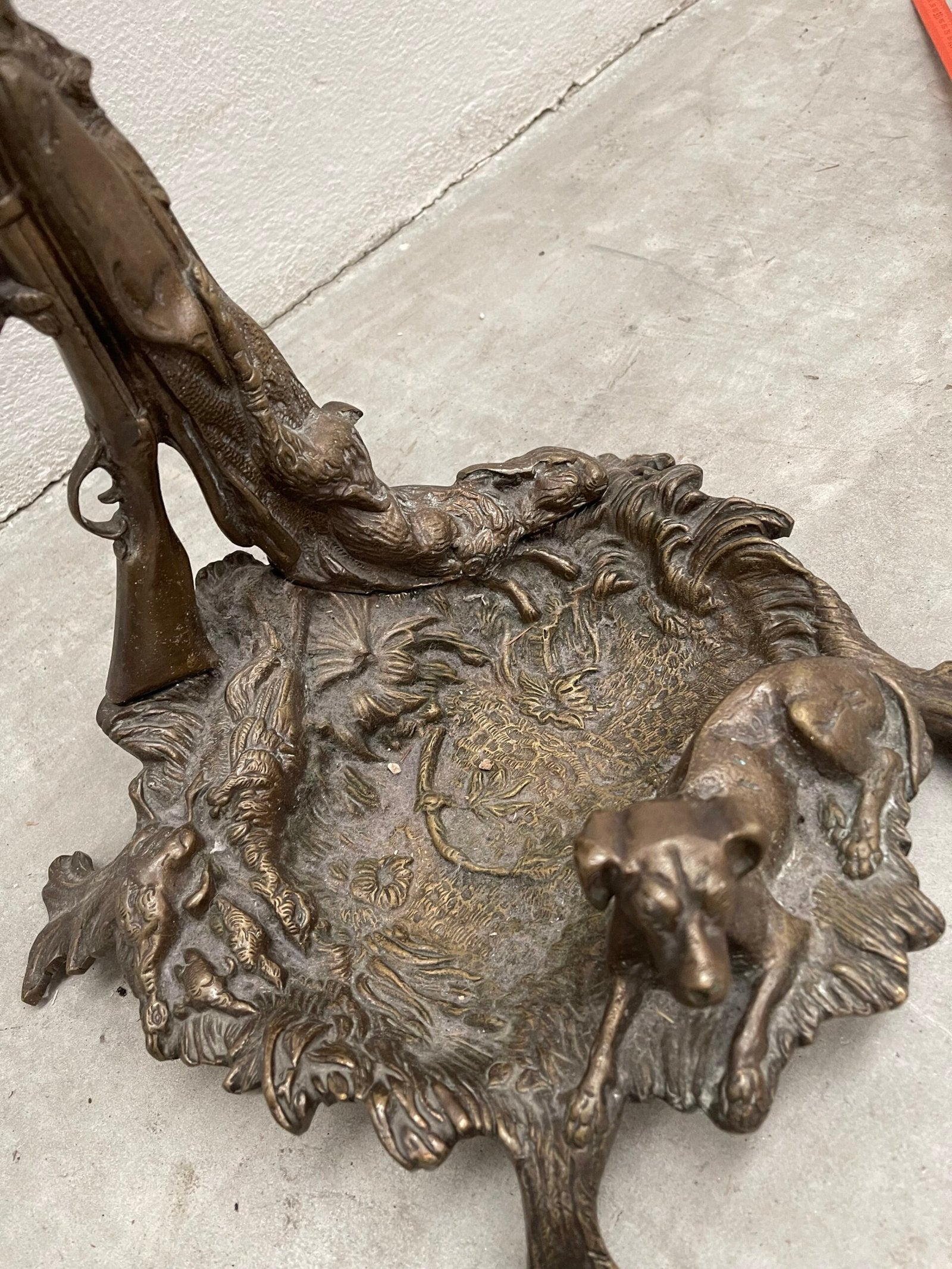 Antico portaombrelli francese del XX secolo in bronzo con figura di cane da caccia