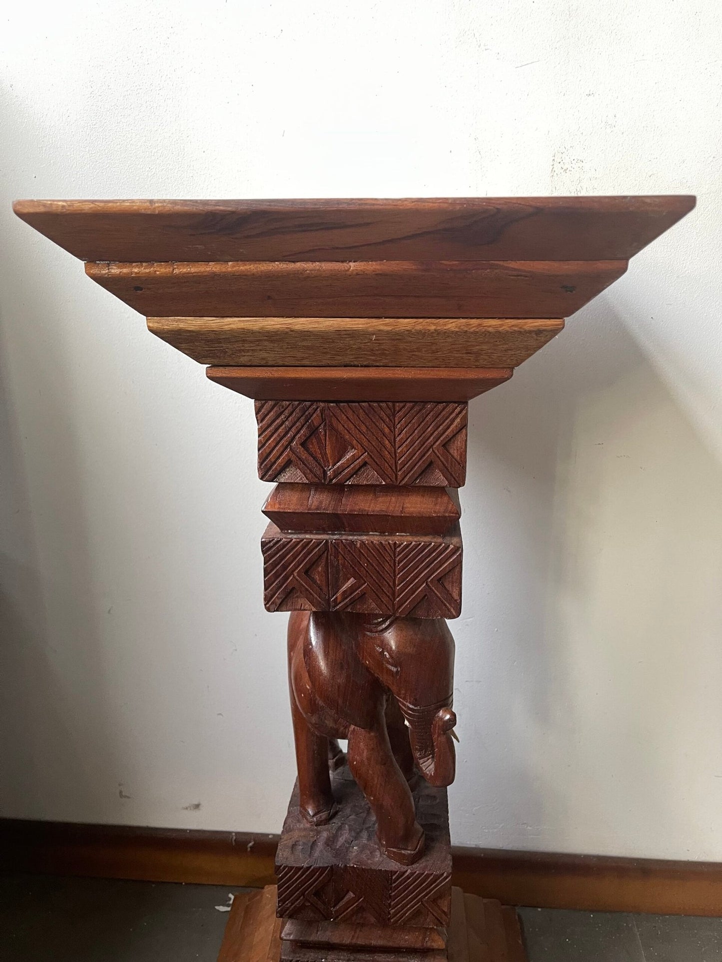 Tavolino Etnico Intagliato