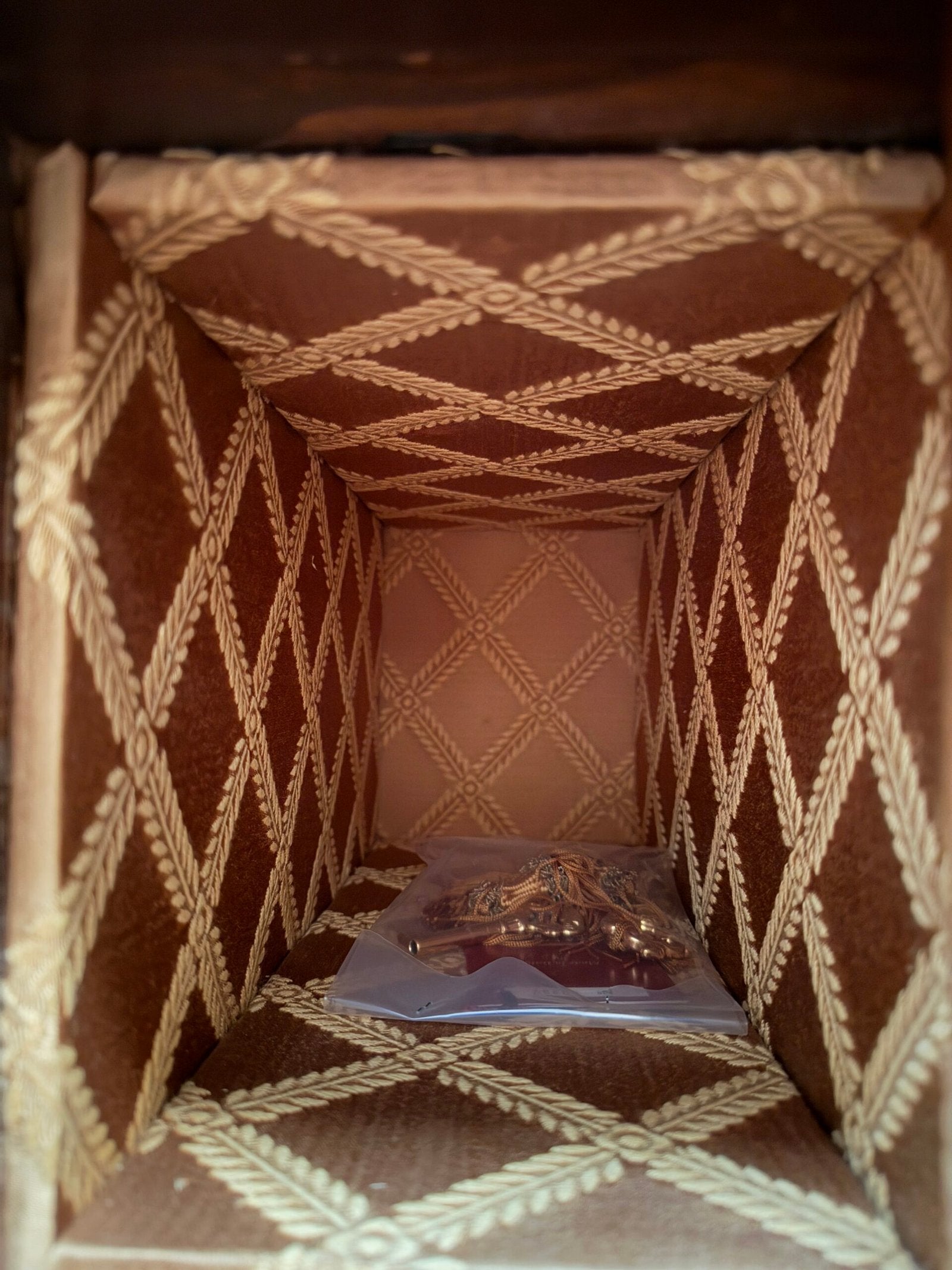 “L’Armonia Imperiale” – Secrétaire in Radica e Bronzo