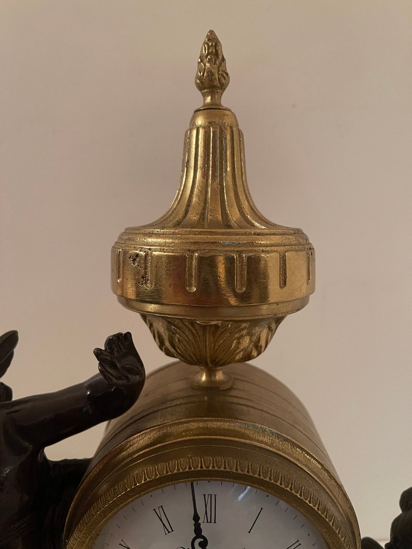 Orologio da caminetto con putti in stile Impero