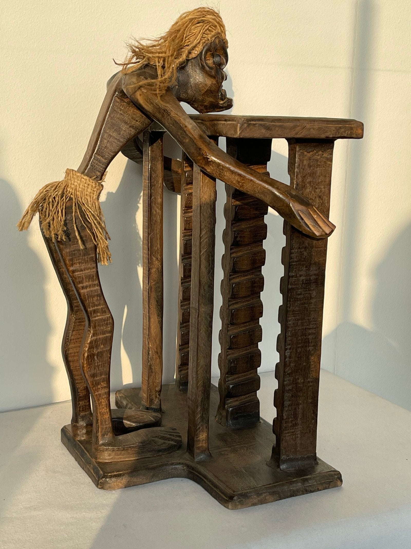 Portaombrelli Africano Intagliato con Figura Tribale