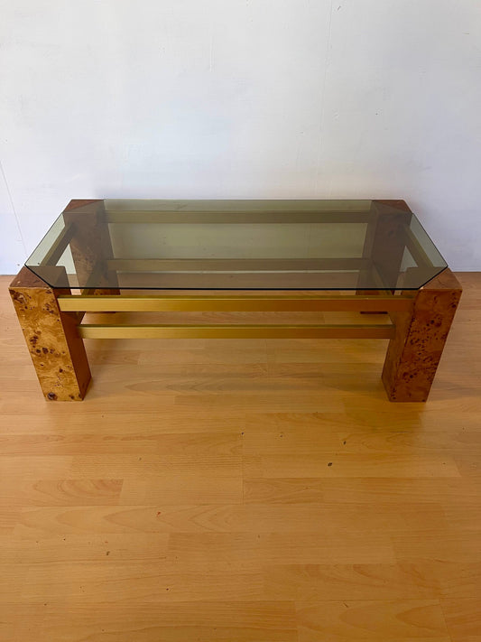 Tavolino Modernista con Struttura in Legno di Radica, Ottone e Piano in Vetro Fumé