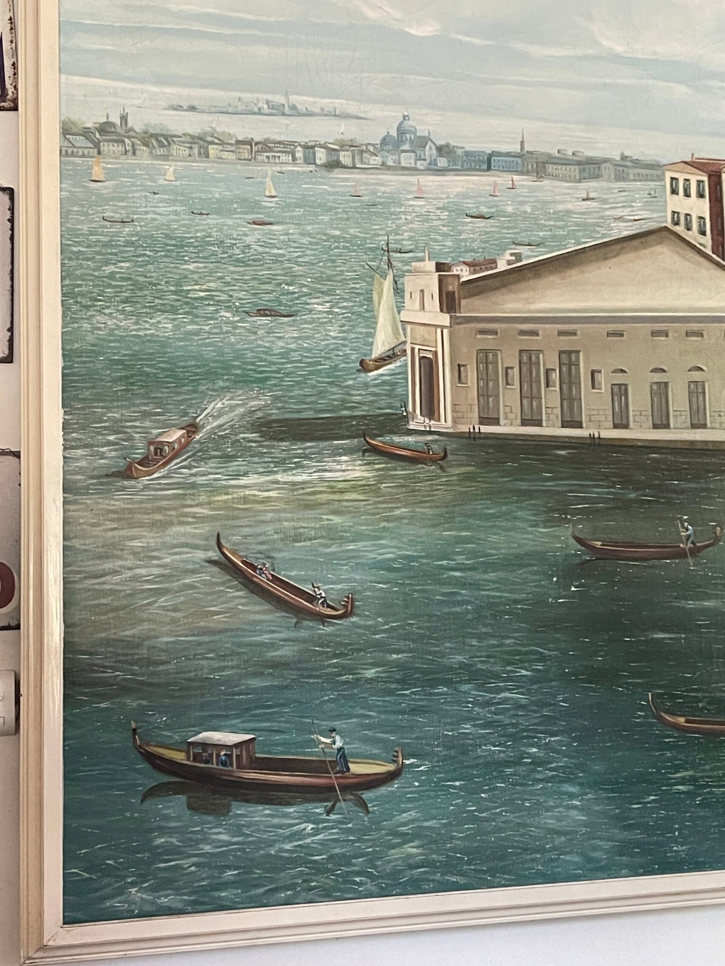 "Veduta di Venezia: La Grande Chiesa e le Gondole"