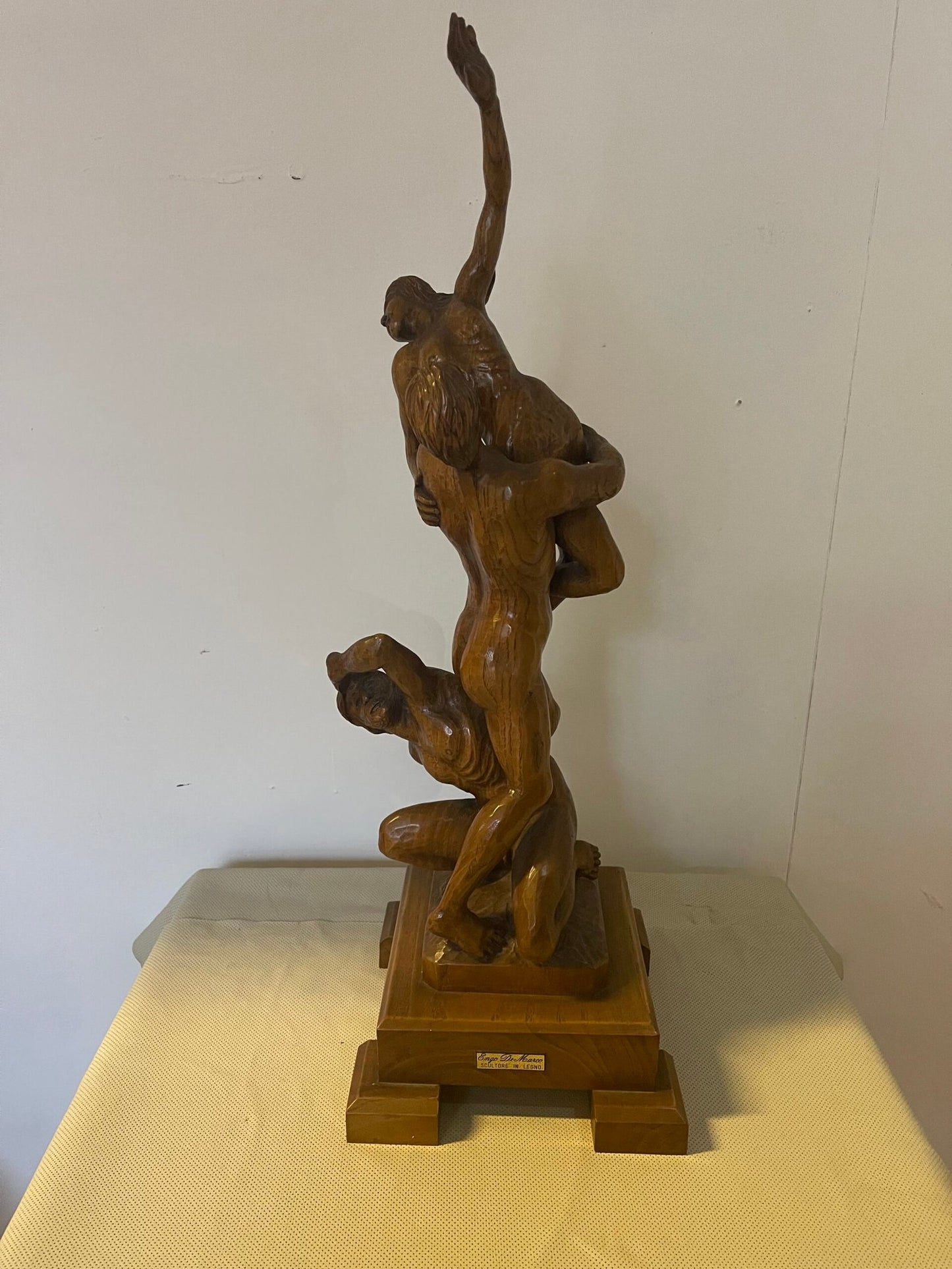 "Luce Neoclassica" - Coppia di lampade da tavolo con figure dorate