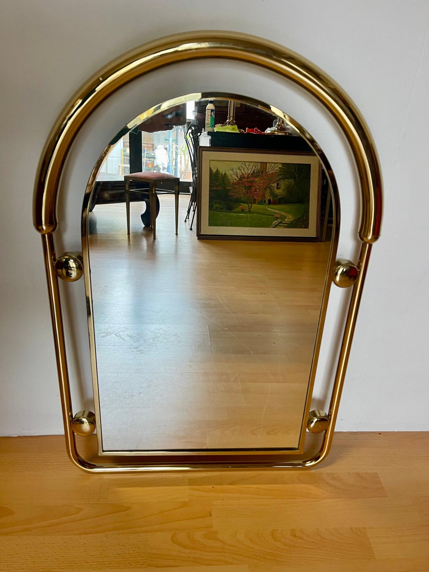 Specchio da Parete Ovale con Cornice Dorata e Bianca – Stile Mid-Century Modern