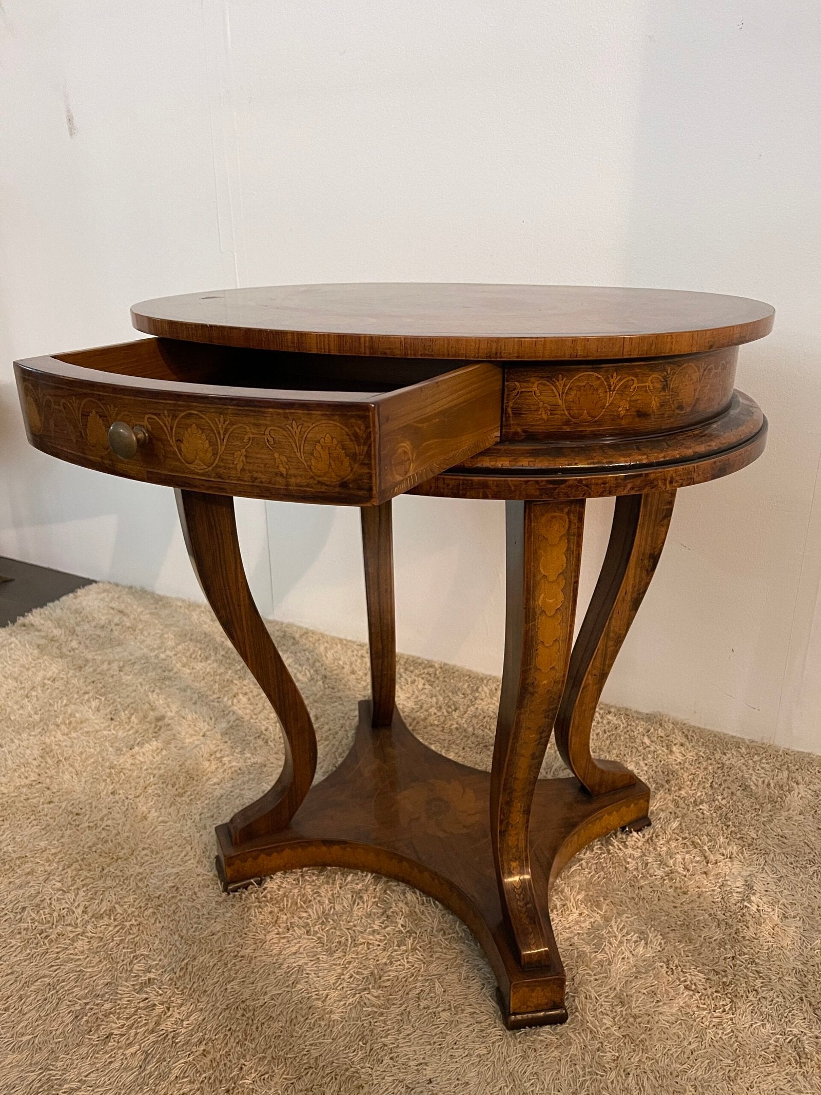 Tavolino Ovale con Intarsi – Stile Neoclassico, Epoca Fine '800 / Inizi '900