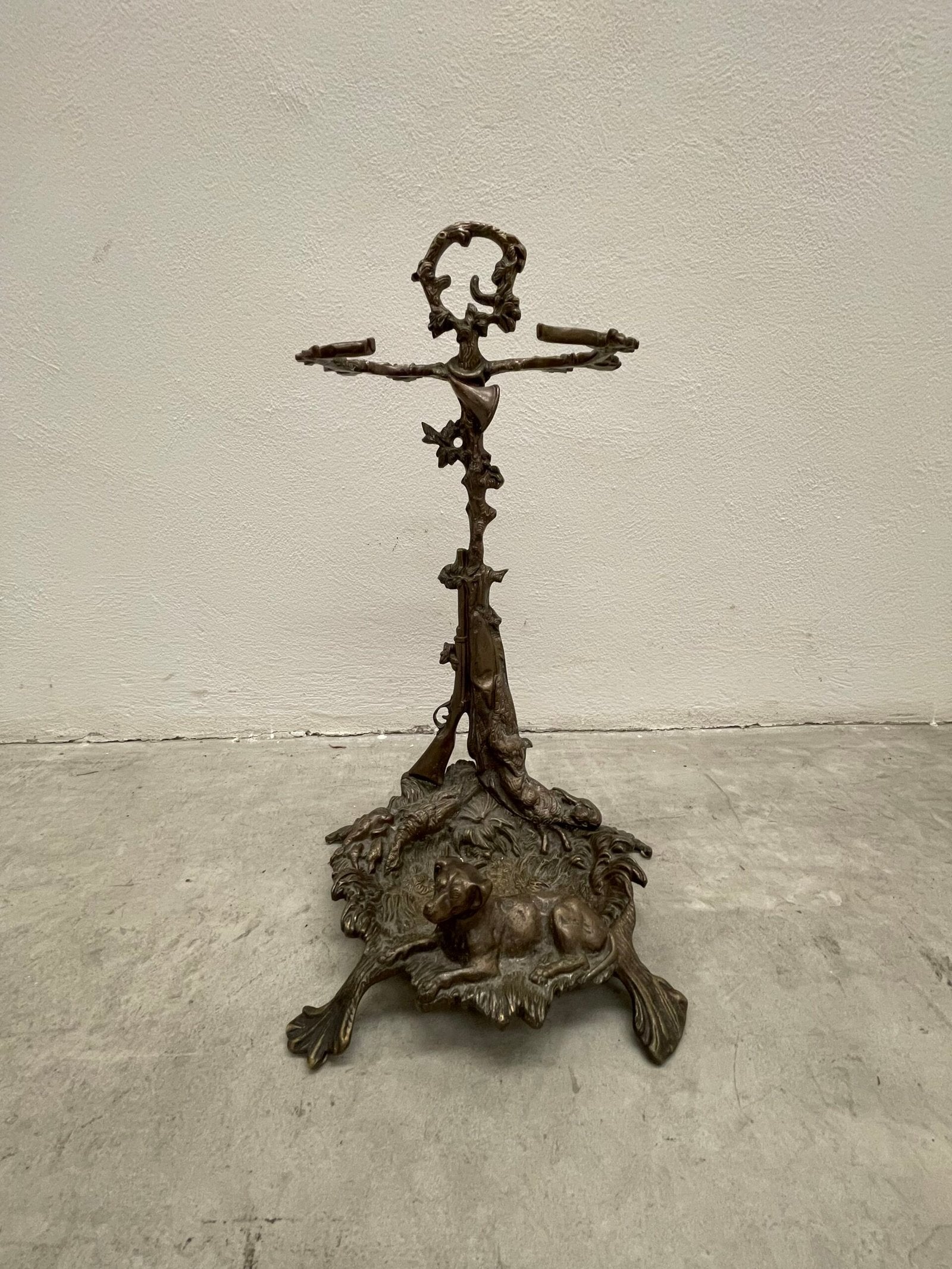 Portaombrelli da ingresso in stile rustico con decorazione animale