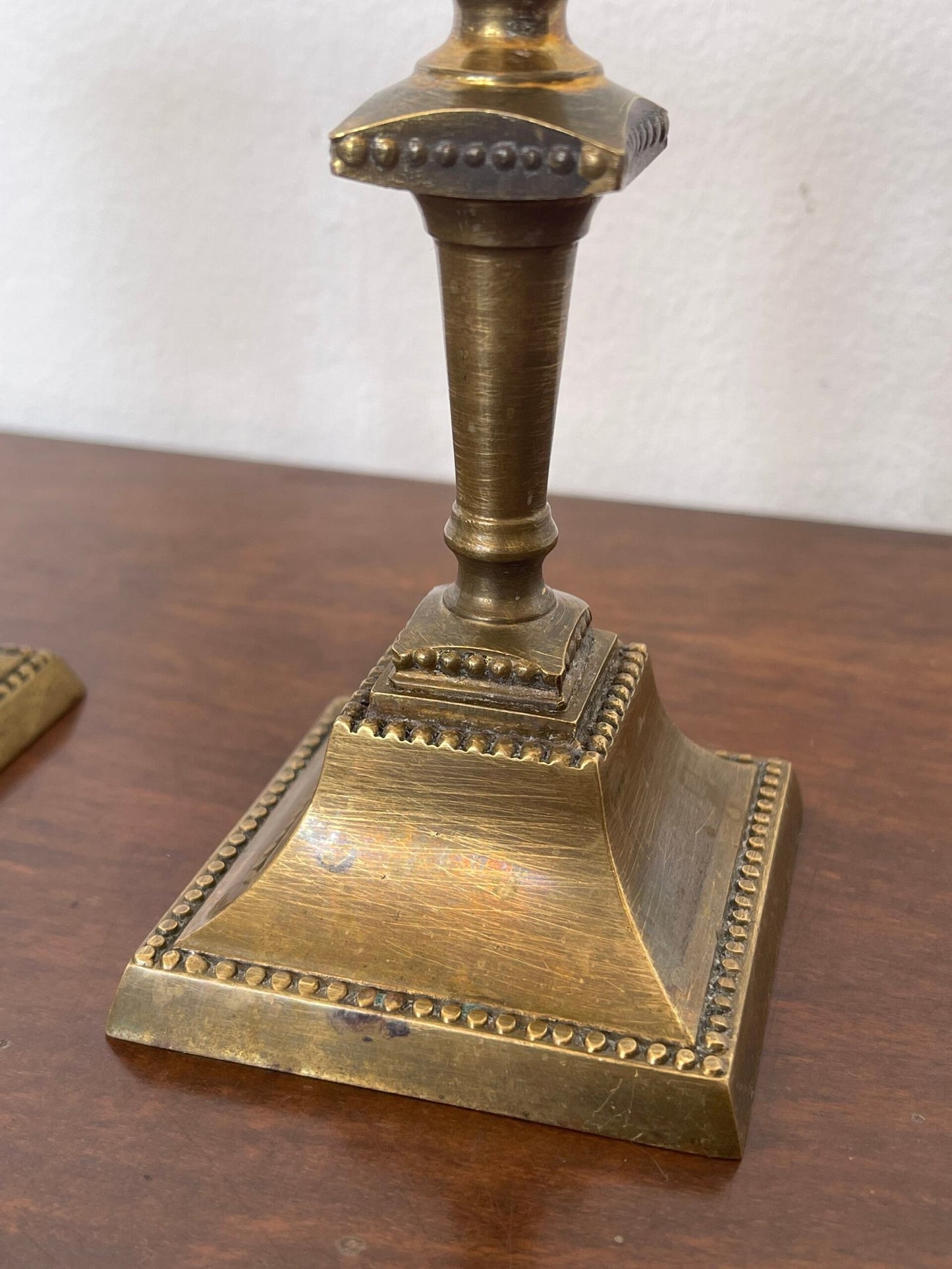 Coppia di candelabri in ottone vintage anni '50