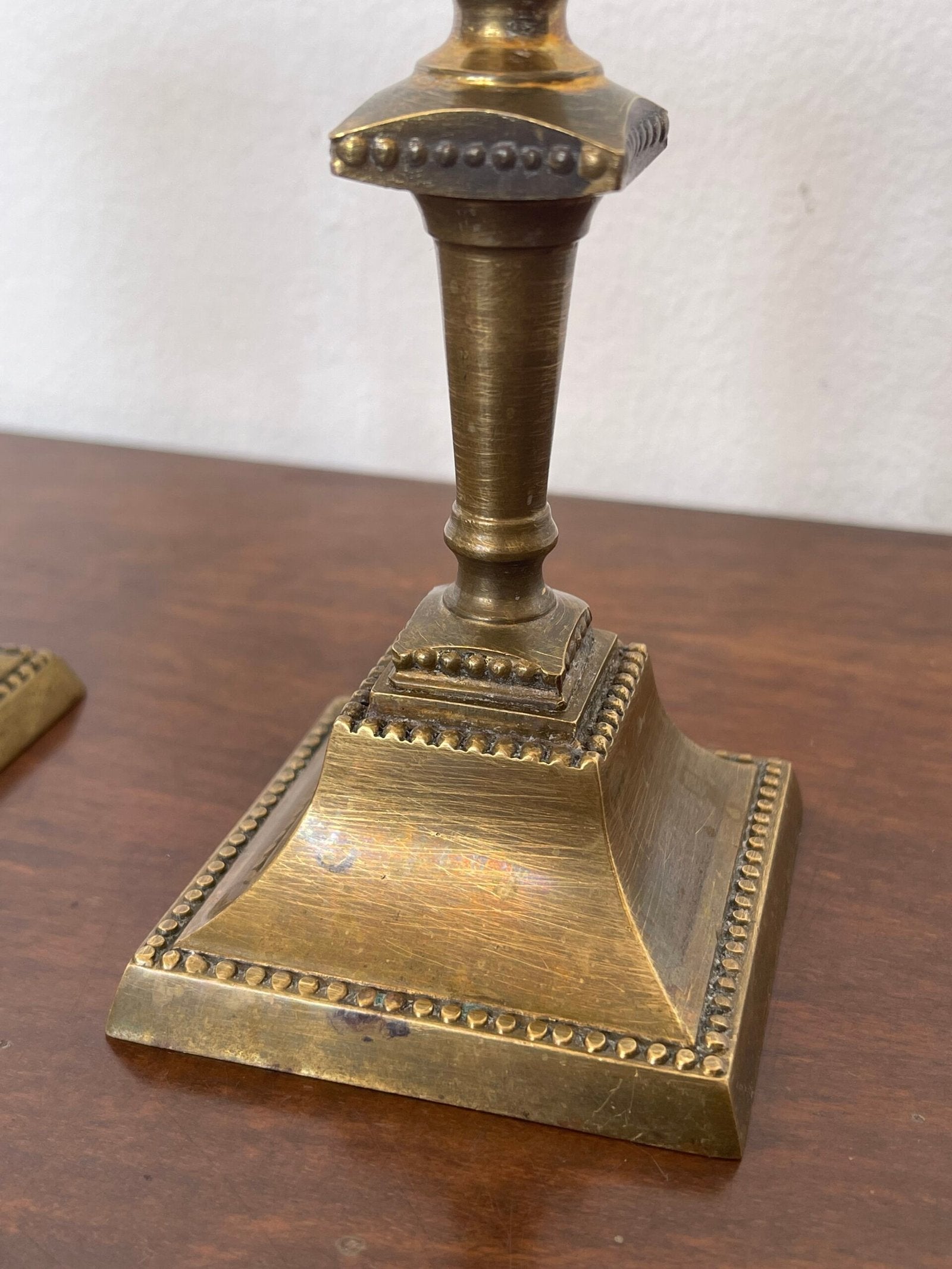 Coppia di candelabri in ottone vintage anni '50