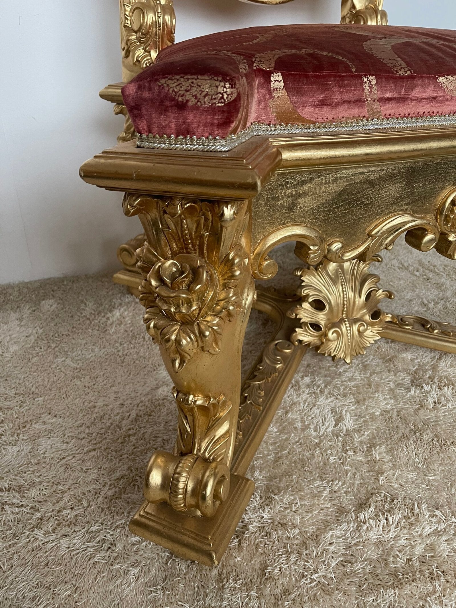 Trono dorato italiano in stile barocco