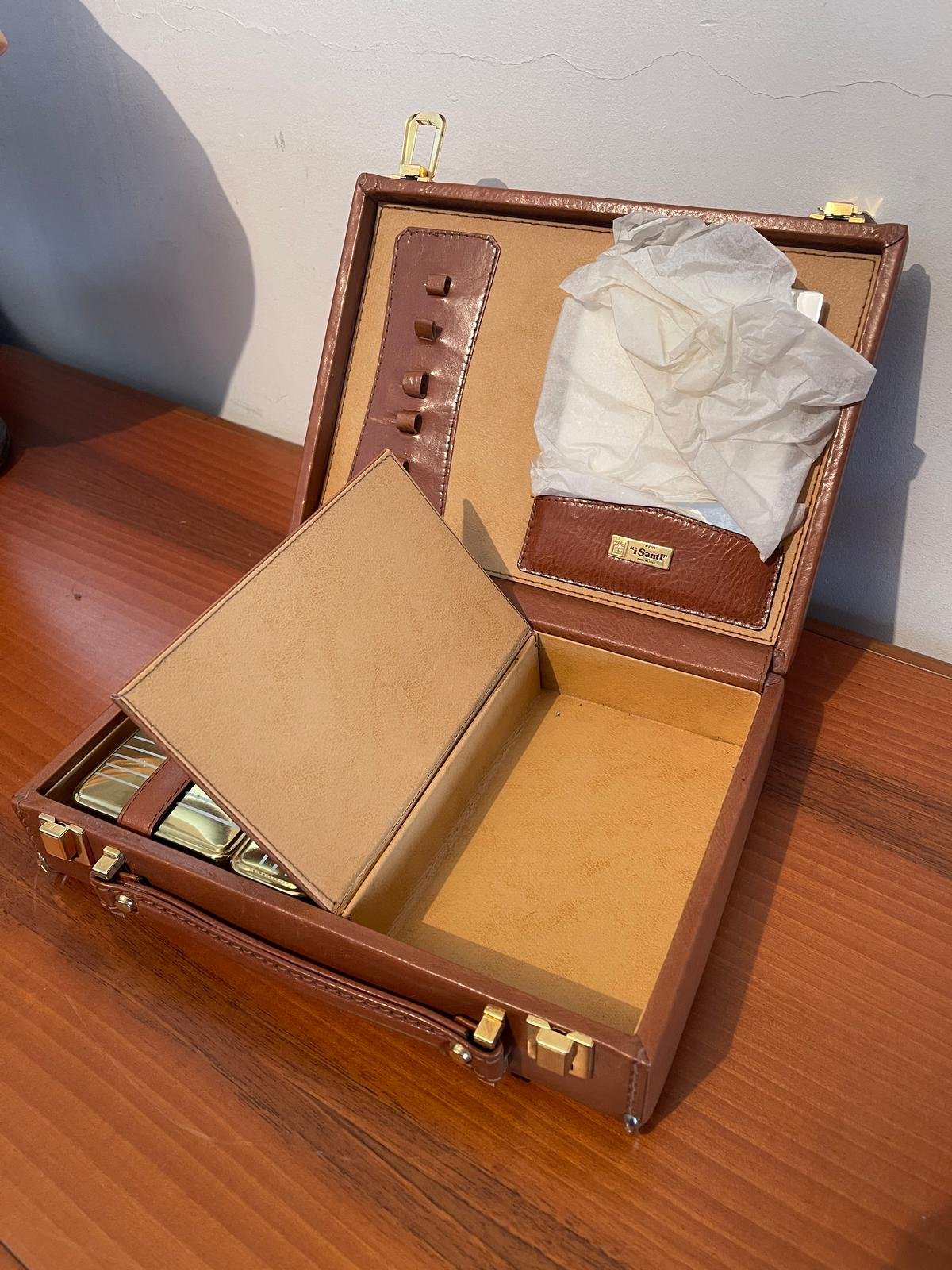 Valigetta Vintage in Pelle Marrone con Dettagli in Ottone