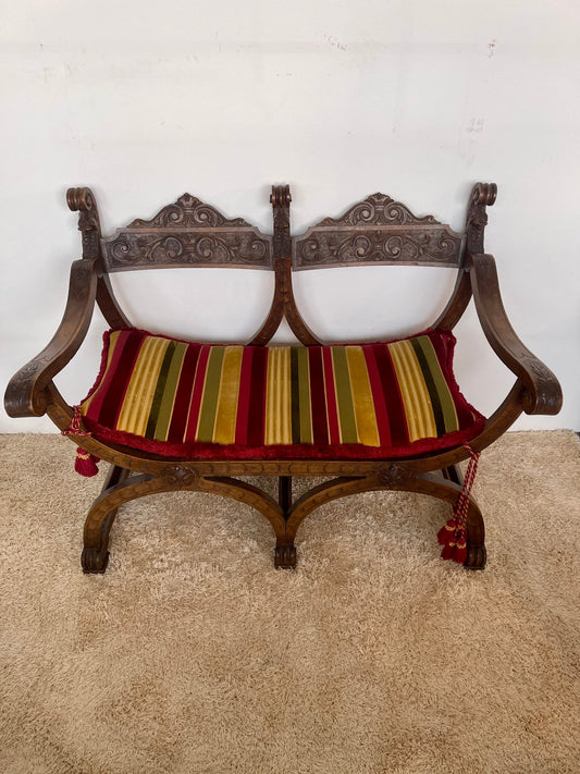 Panca D’Epoca in Legno Intagliato con Seduta in Velluto a Righe