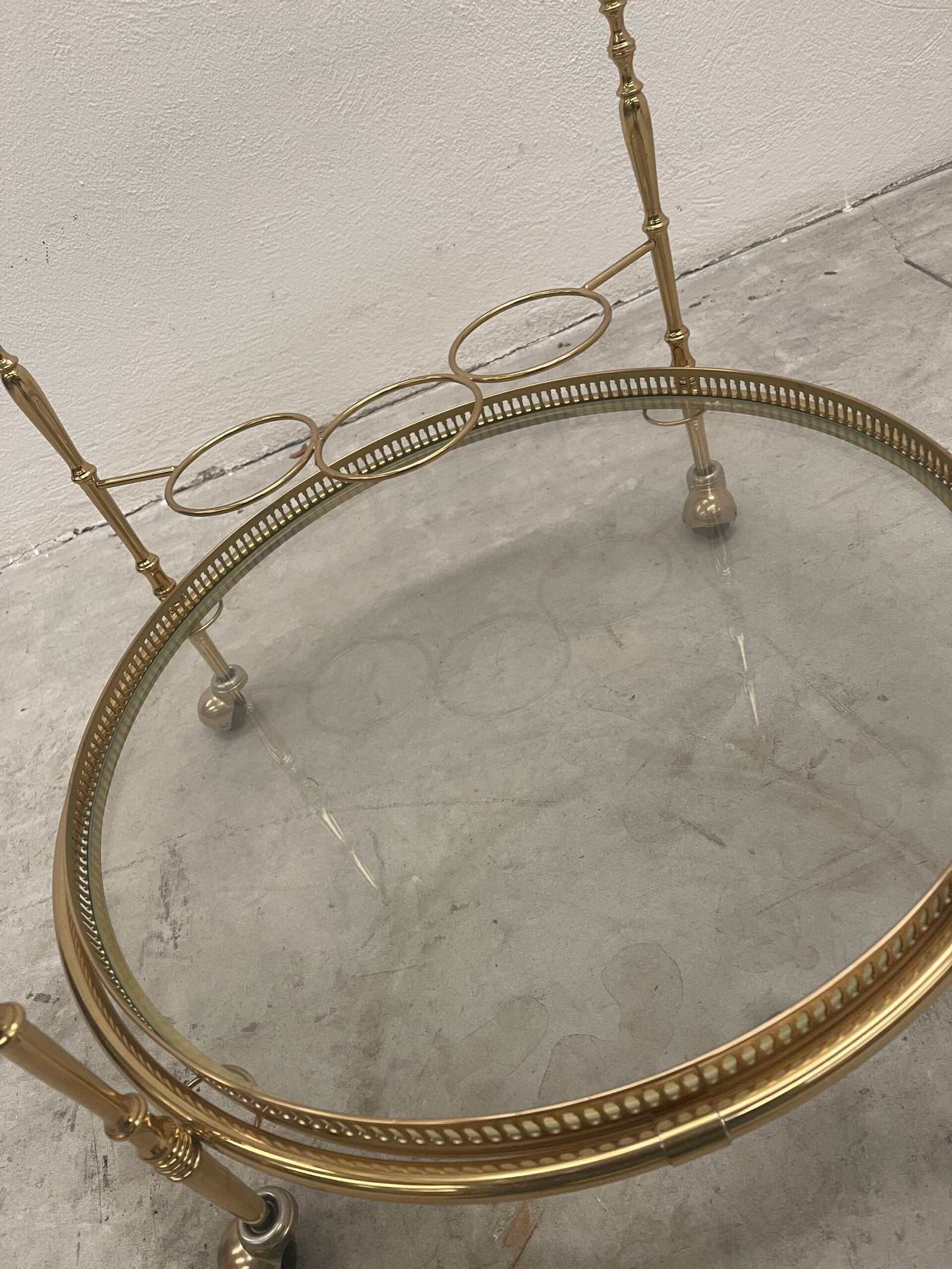 Carrello da bar rotondo in ottone di lusso italiano degli anni '70