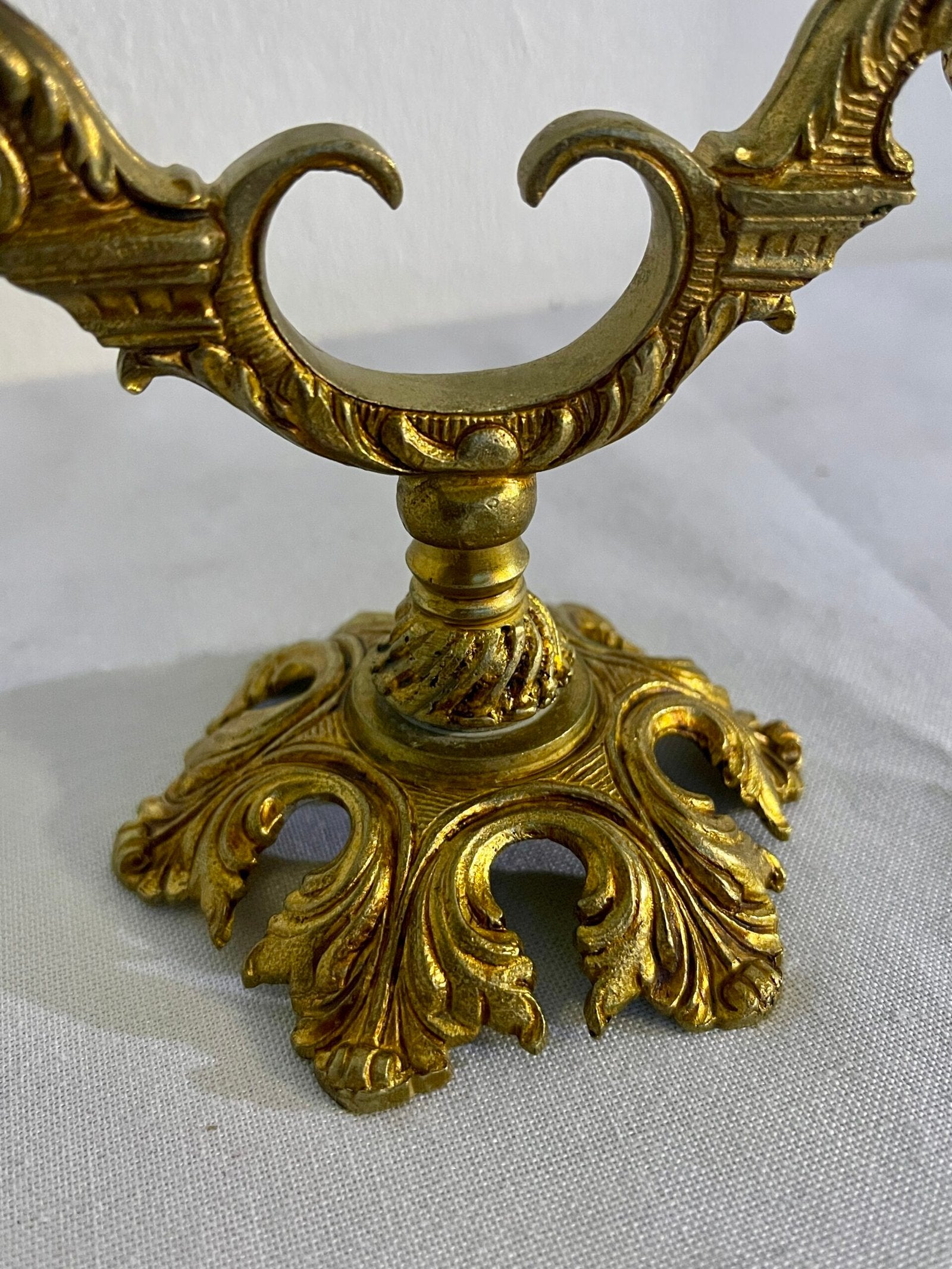 Candelabro Antico a Due Fiamme in Otto Dorato - Stile Barocco