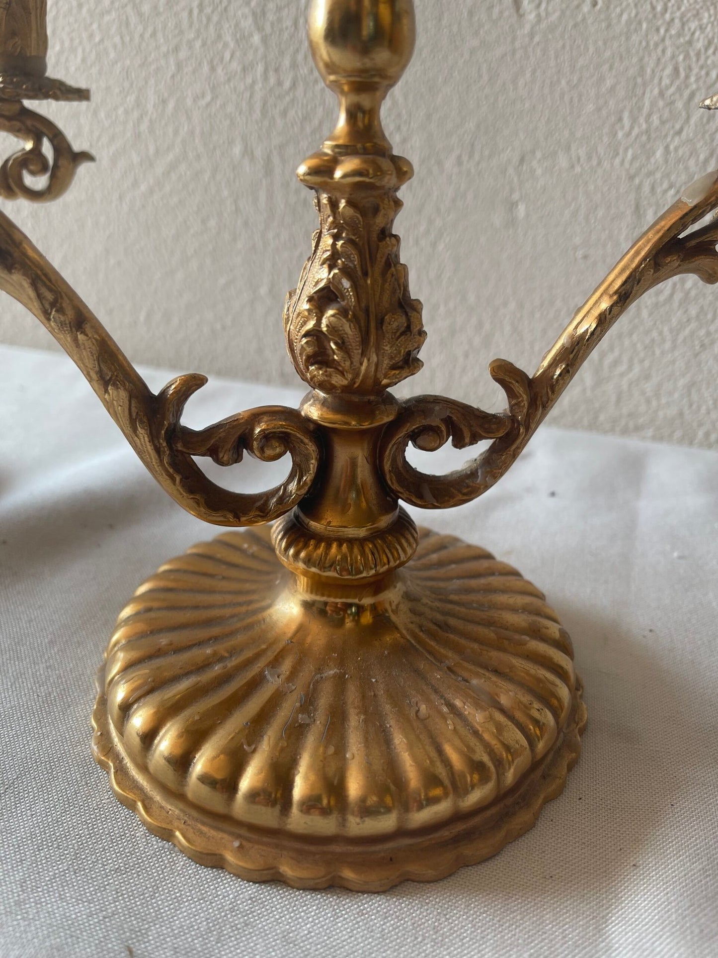 Coppia di candelabri Rococò in bronzo dorato