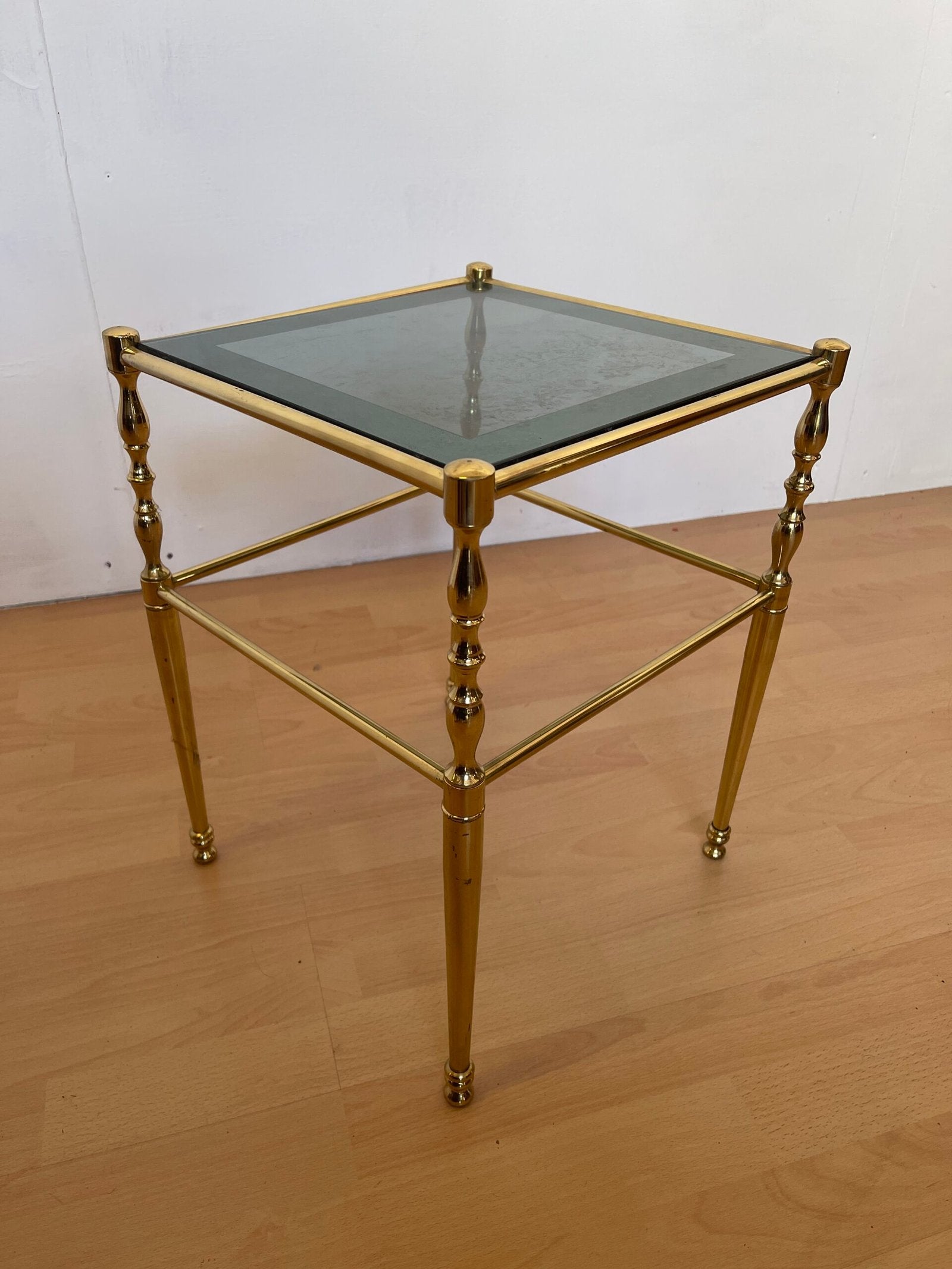 Tavolino in ottone e vetro fumé