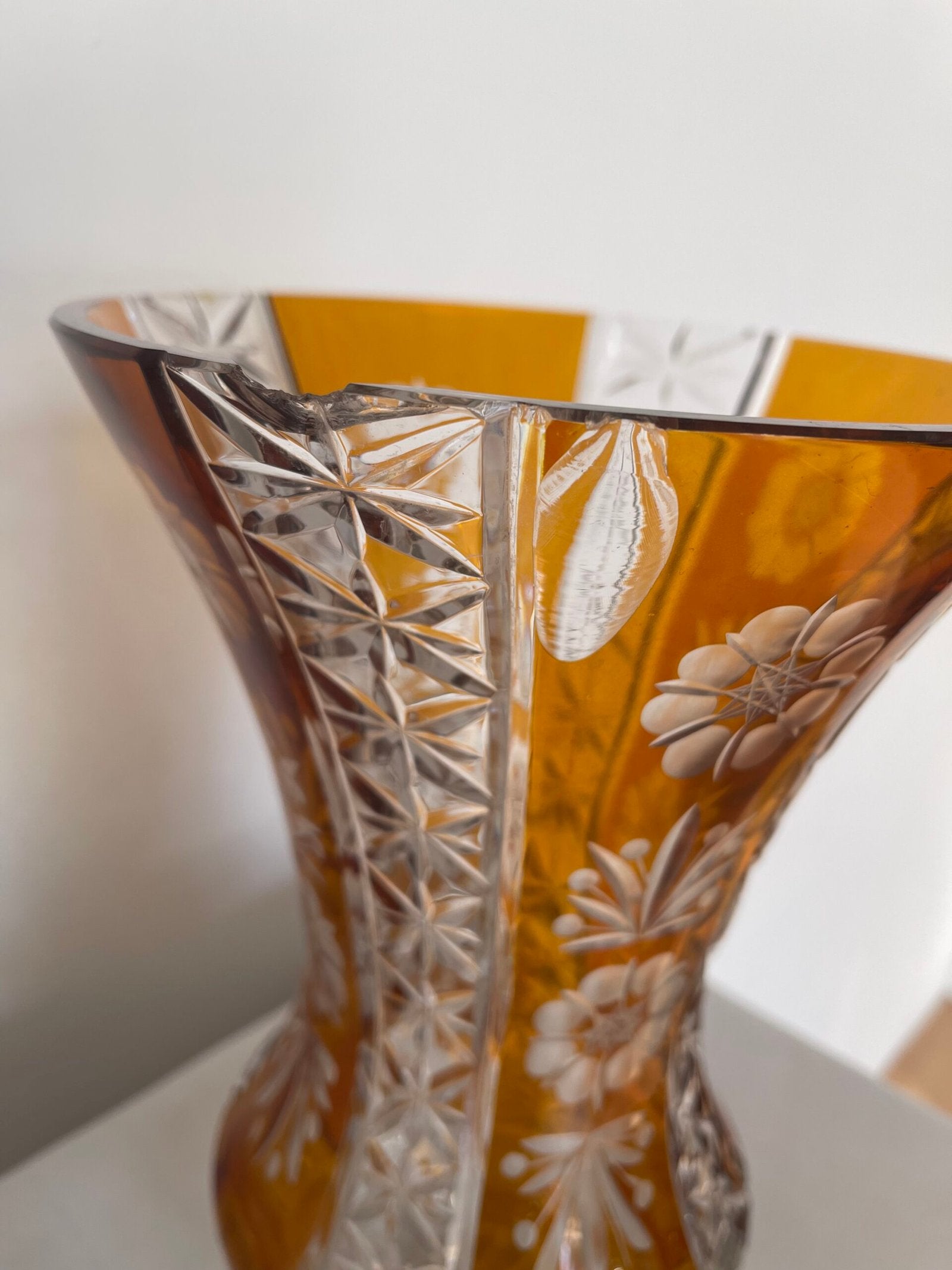 Vaso in Cristallo Ambra Intagliato