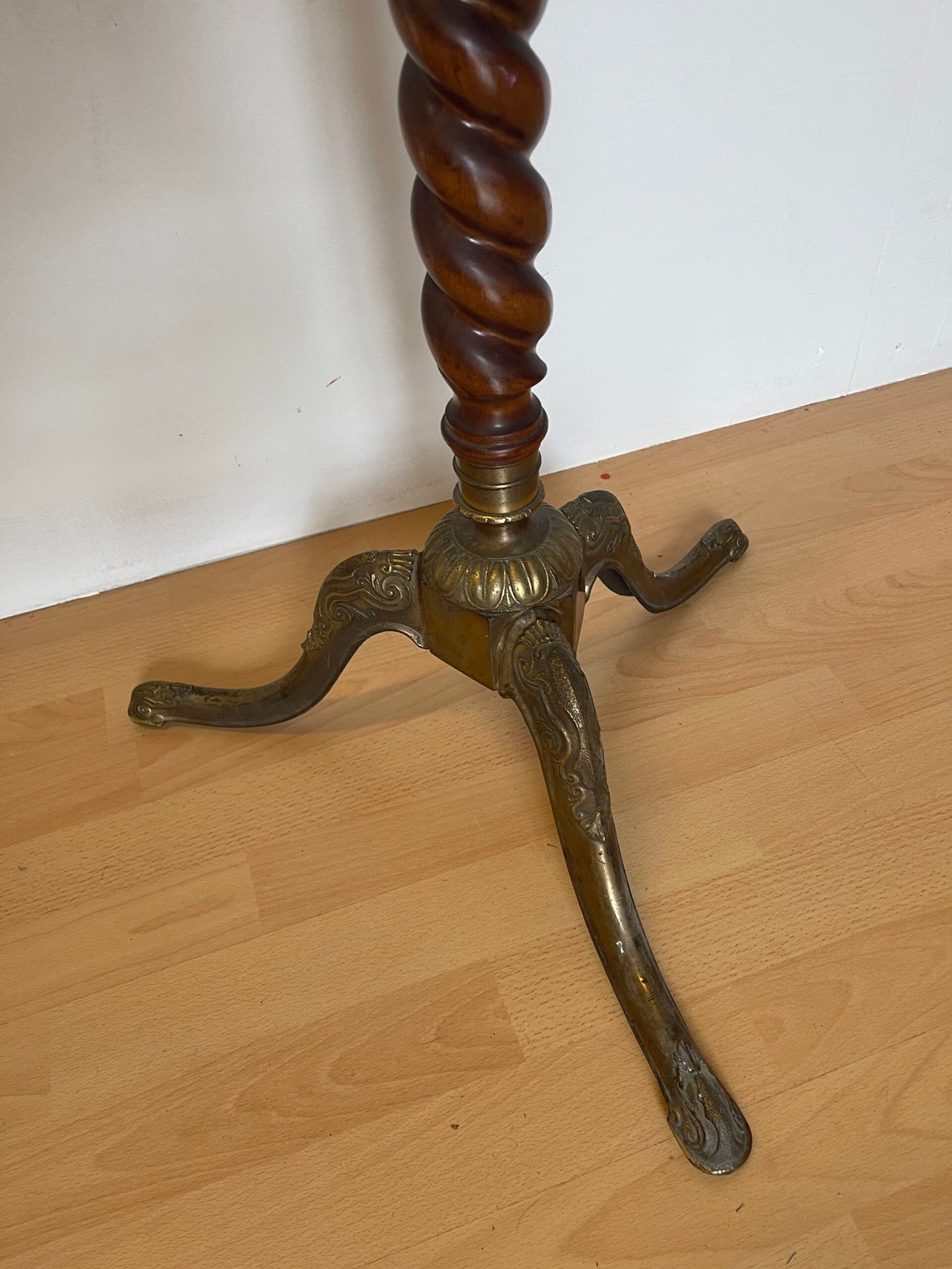 ntico Appendiabiti Vittoriano in Ottone e Legno Intagliato