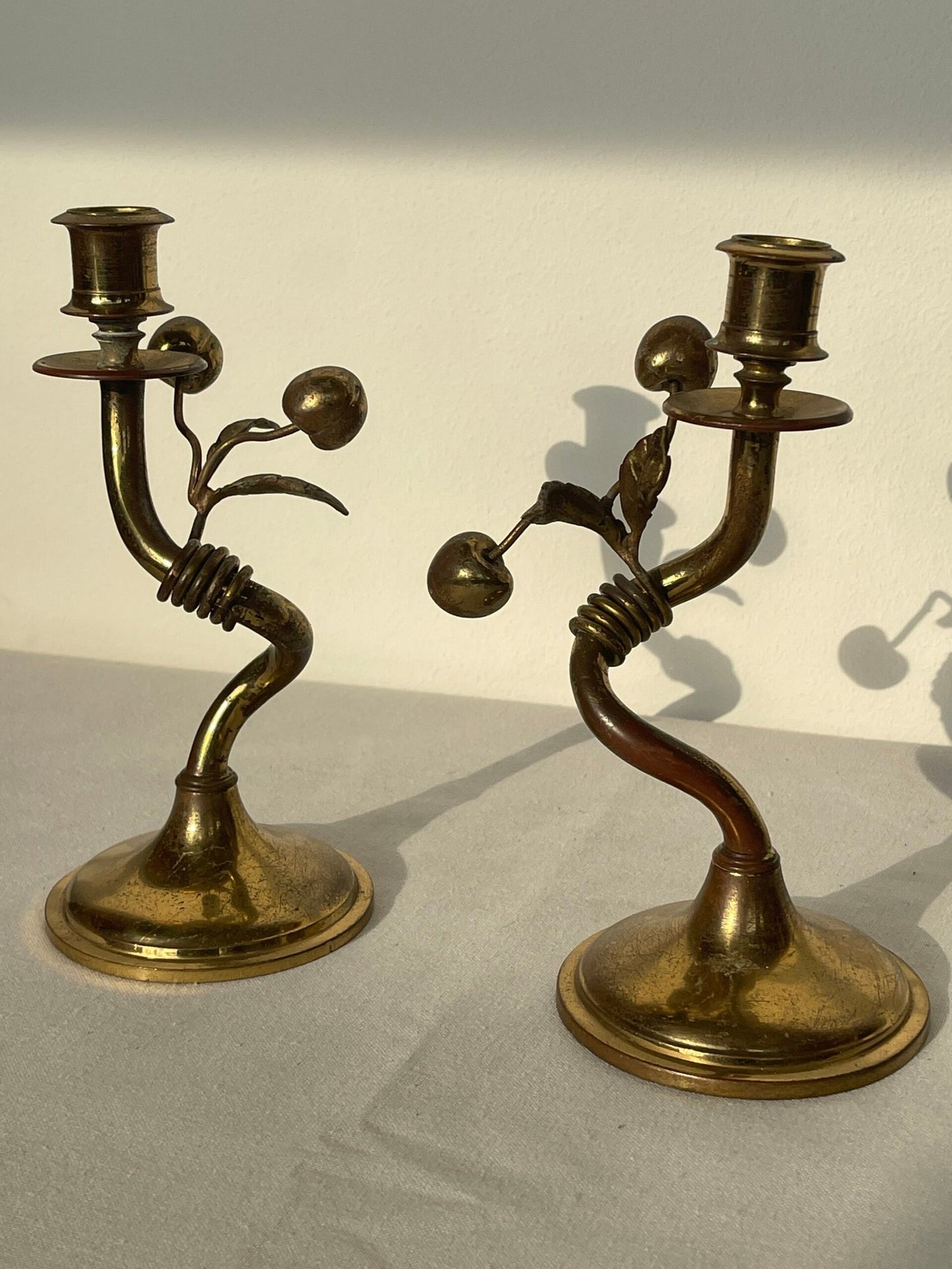 Coppia di Candelieri in Ottone con Motivo Naturale