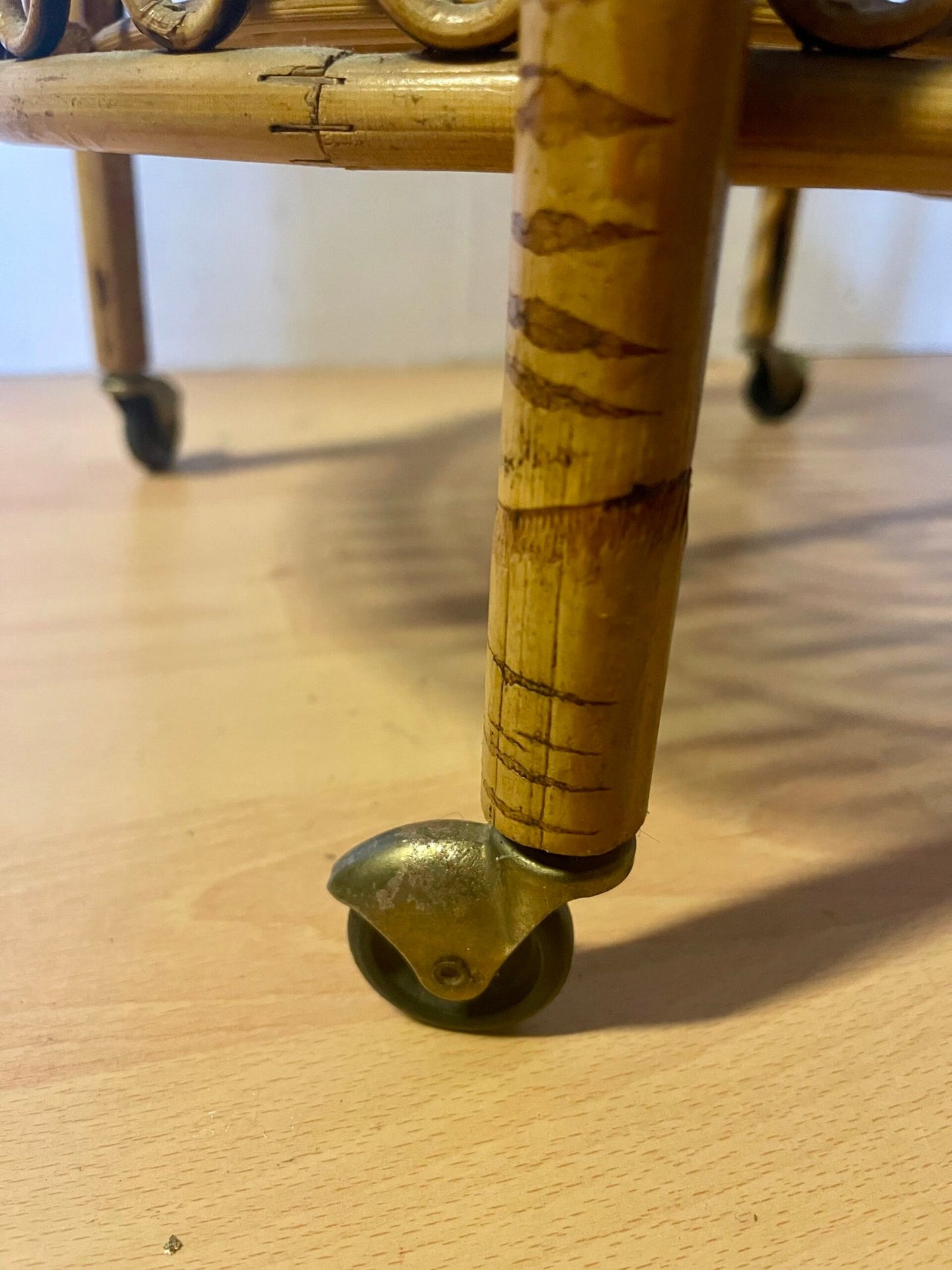 Carrello portabottiglie in bambù vintage