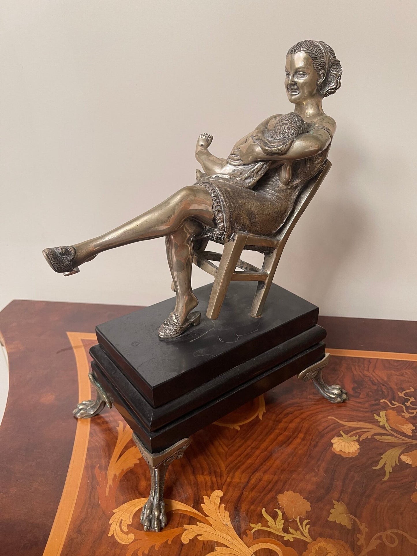 Scultura "Gazzella in Posa" in Bronzo Patinato