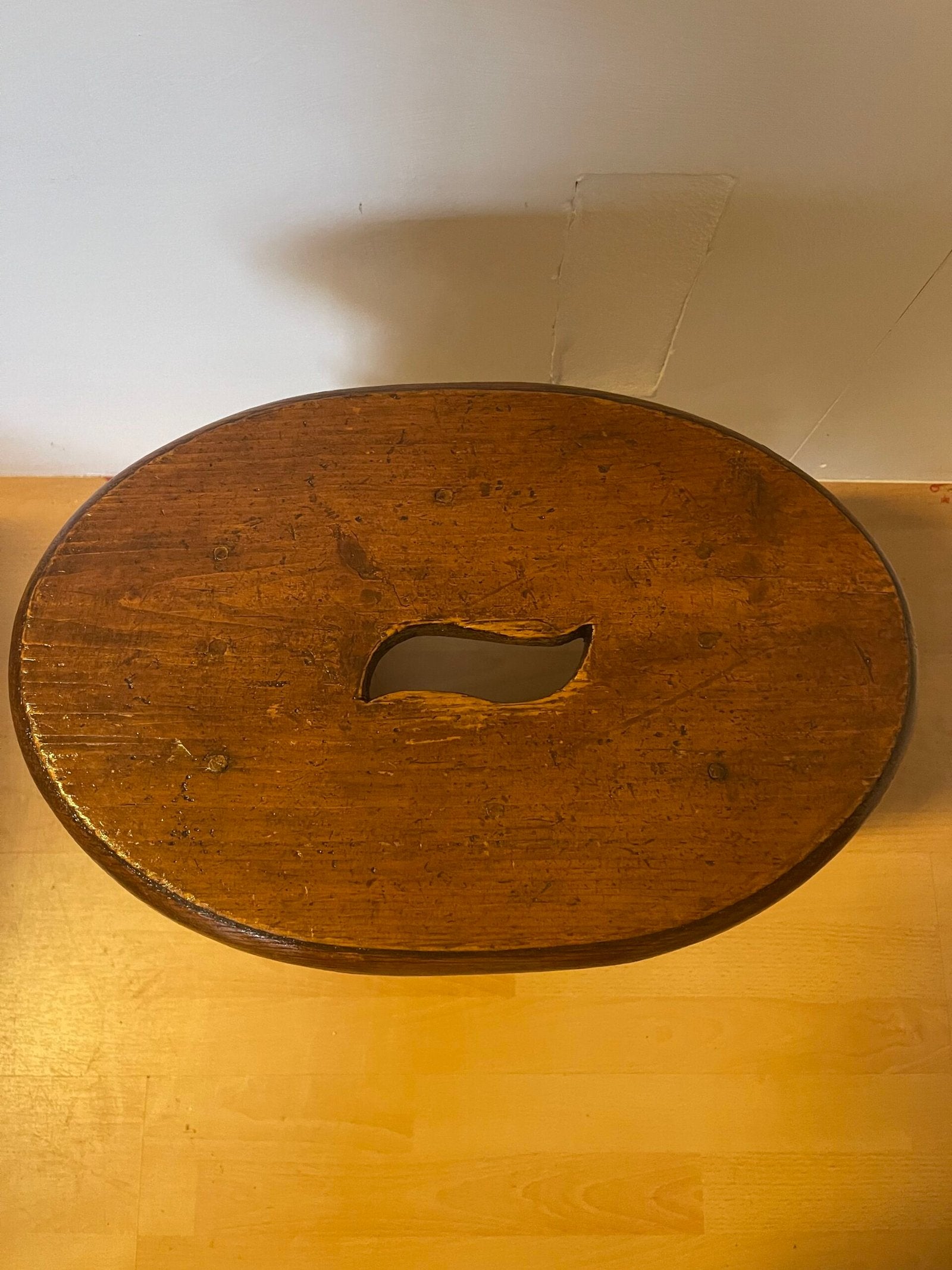 Sgabello rustico in legno massello