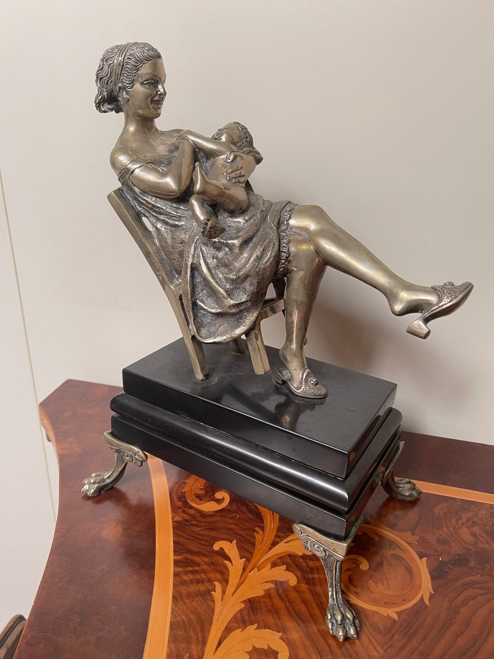 Scultura "Gazzella in Posa" in Bronzo Patinato