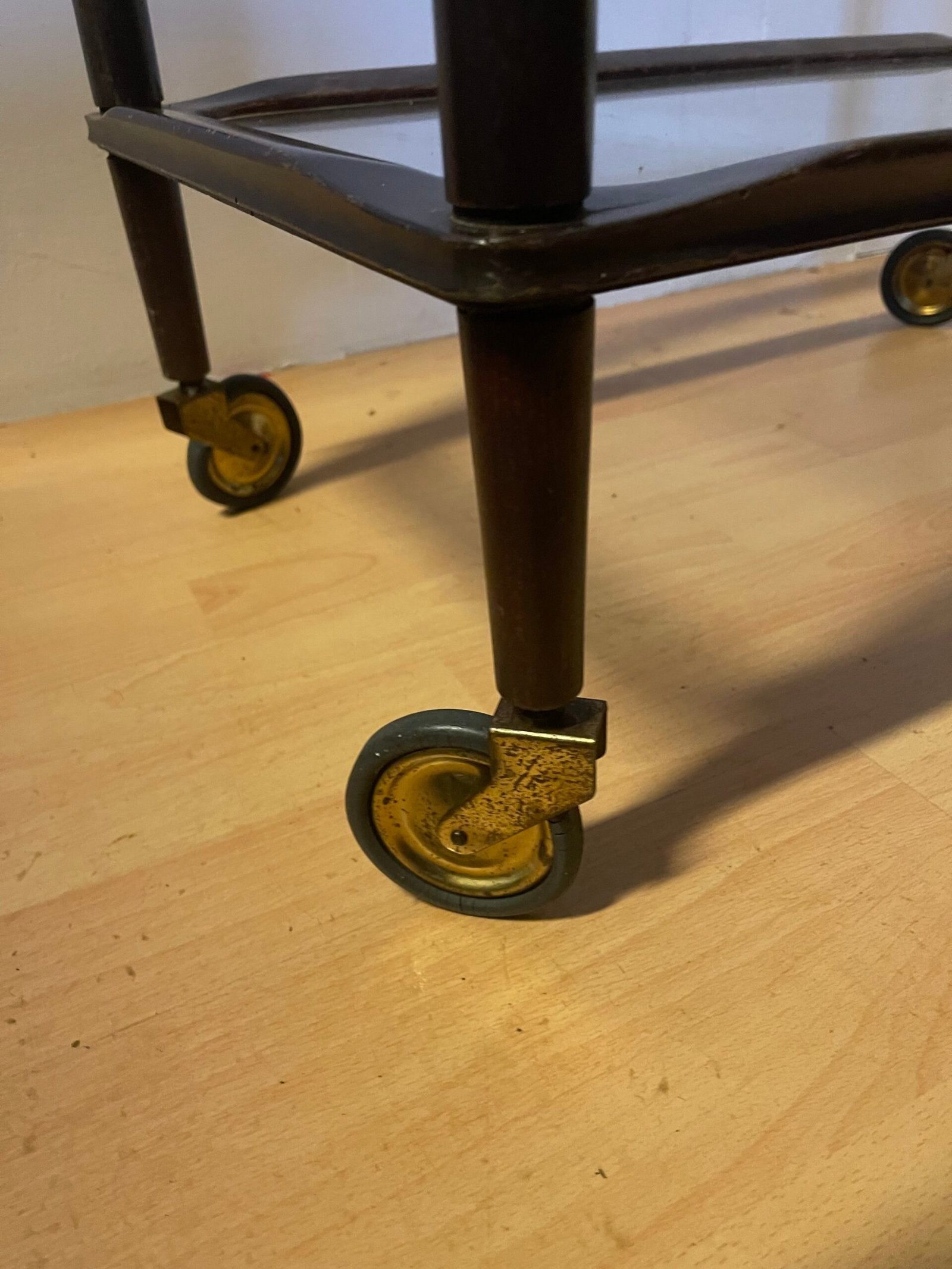 "Chic Retrò" Carrello da tè/bar vintage con struttura in legno e vetro