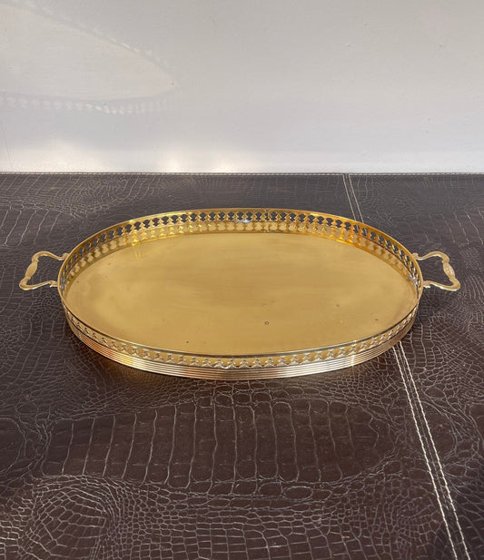 Vassoio Elegante in Metallo Dorato con Bordo Traforato