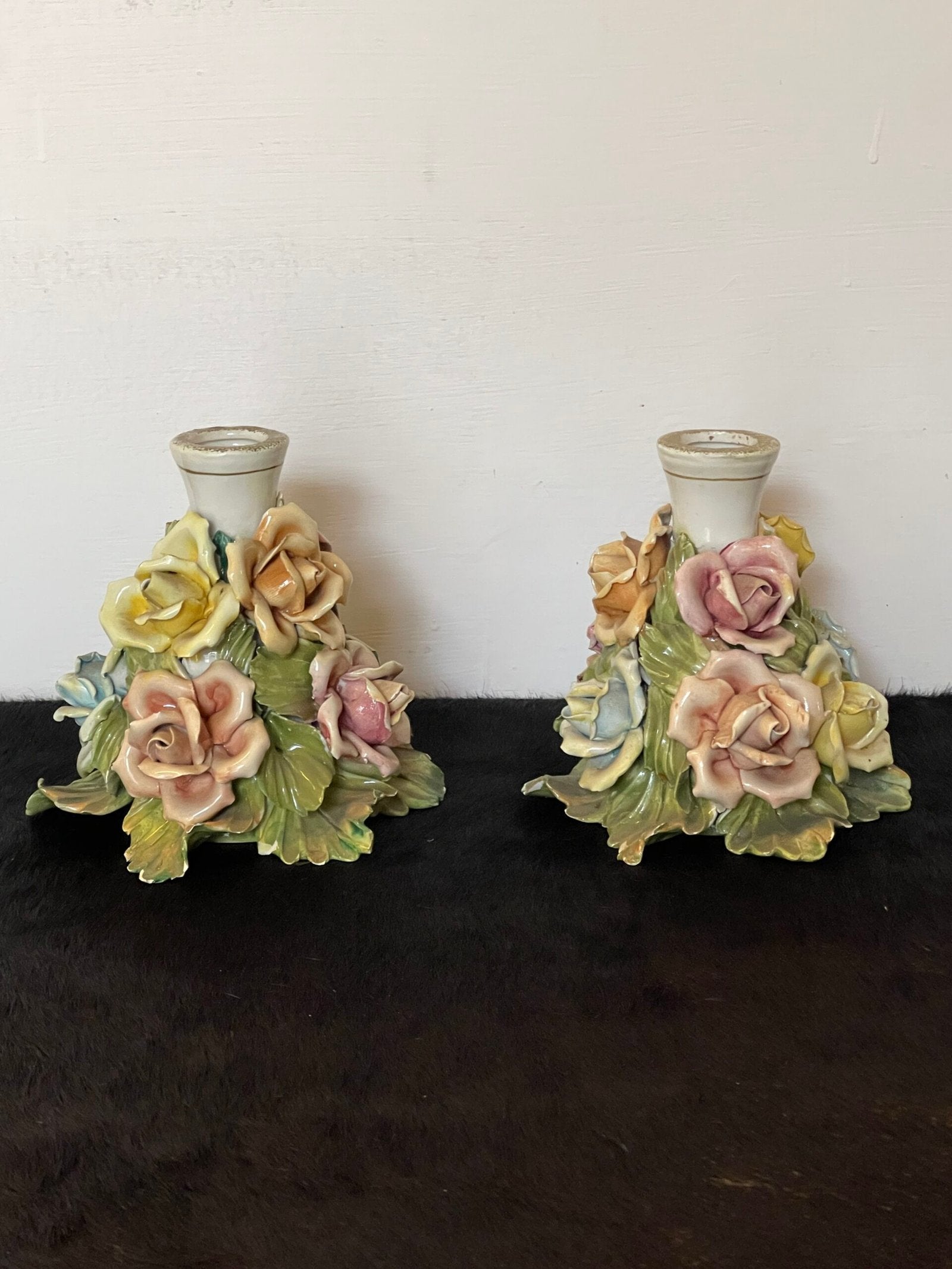 Coppia di Candelieri Vintage in Porcellana con Rose – Bassano