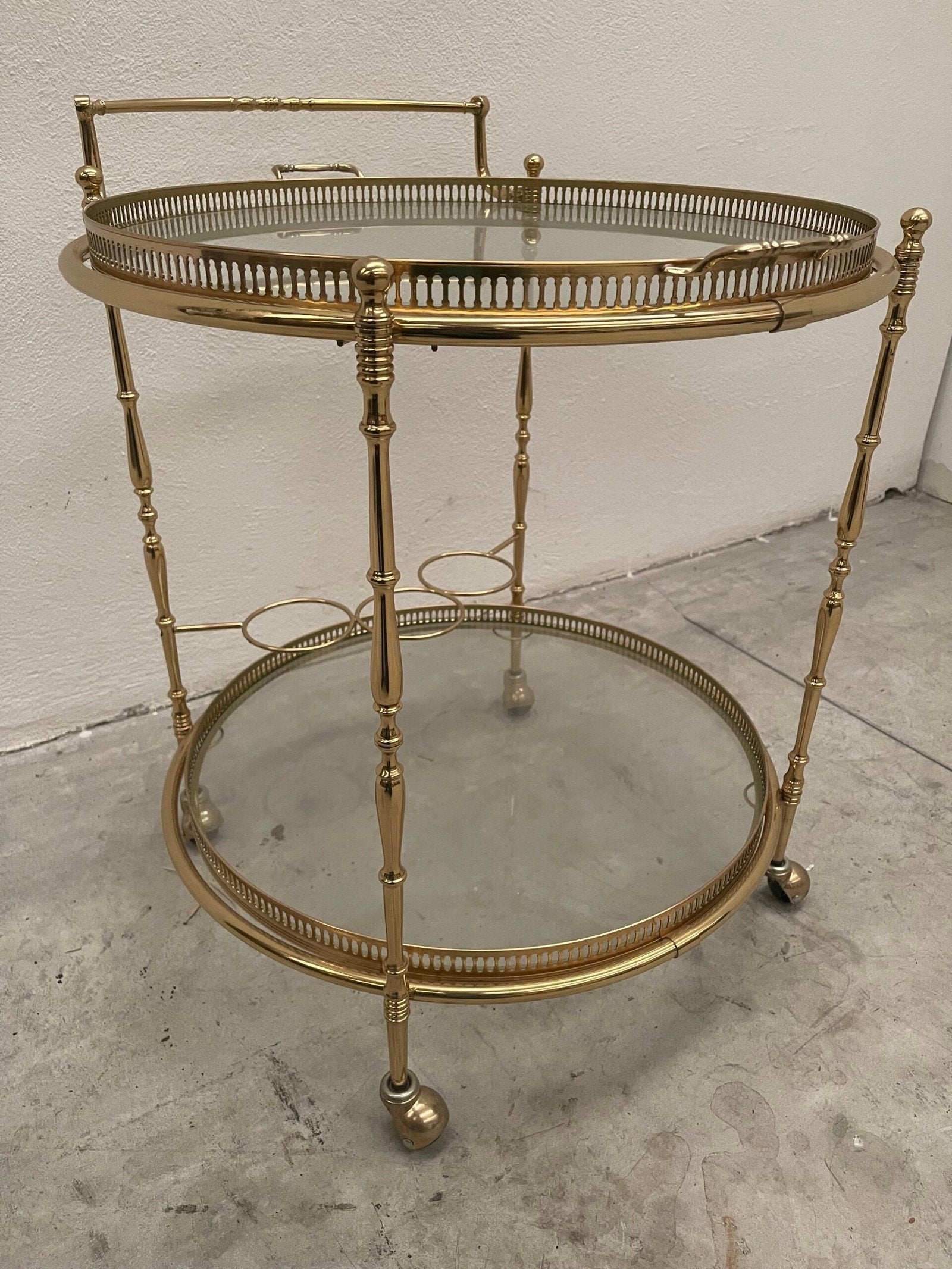 Carrello da tè rotondo in ottone e vetro