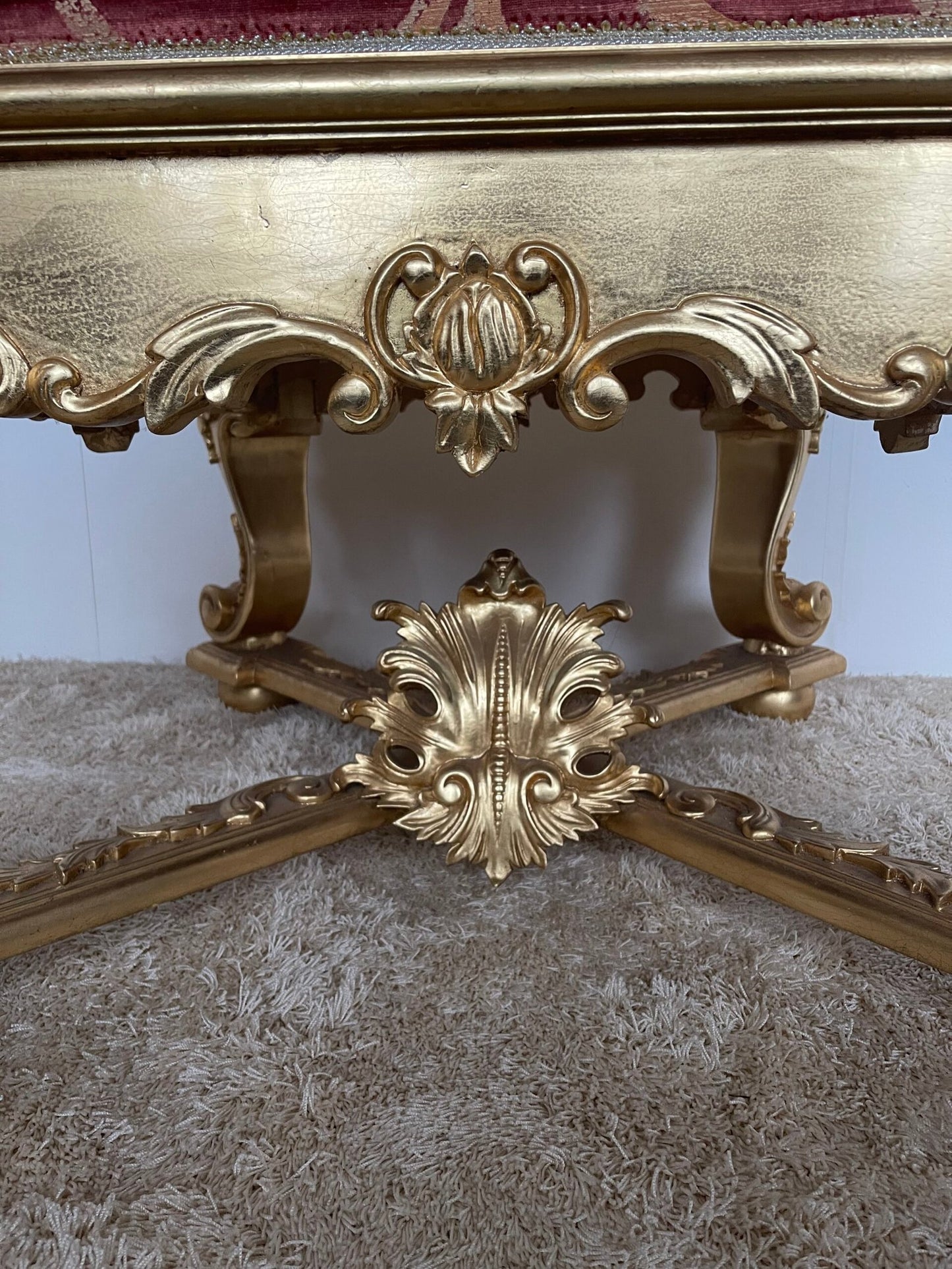 Trono dorato italiano in stile barocco