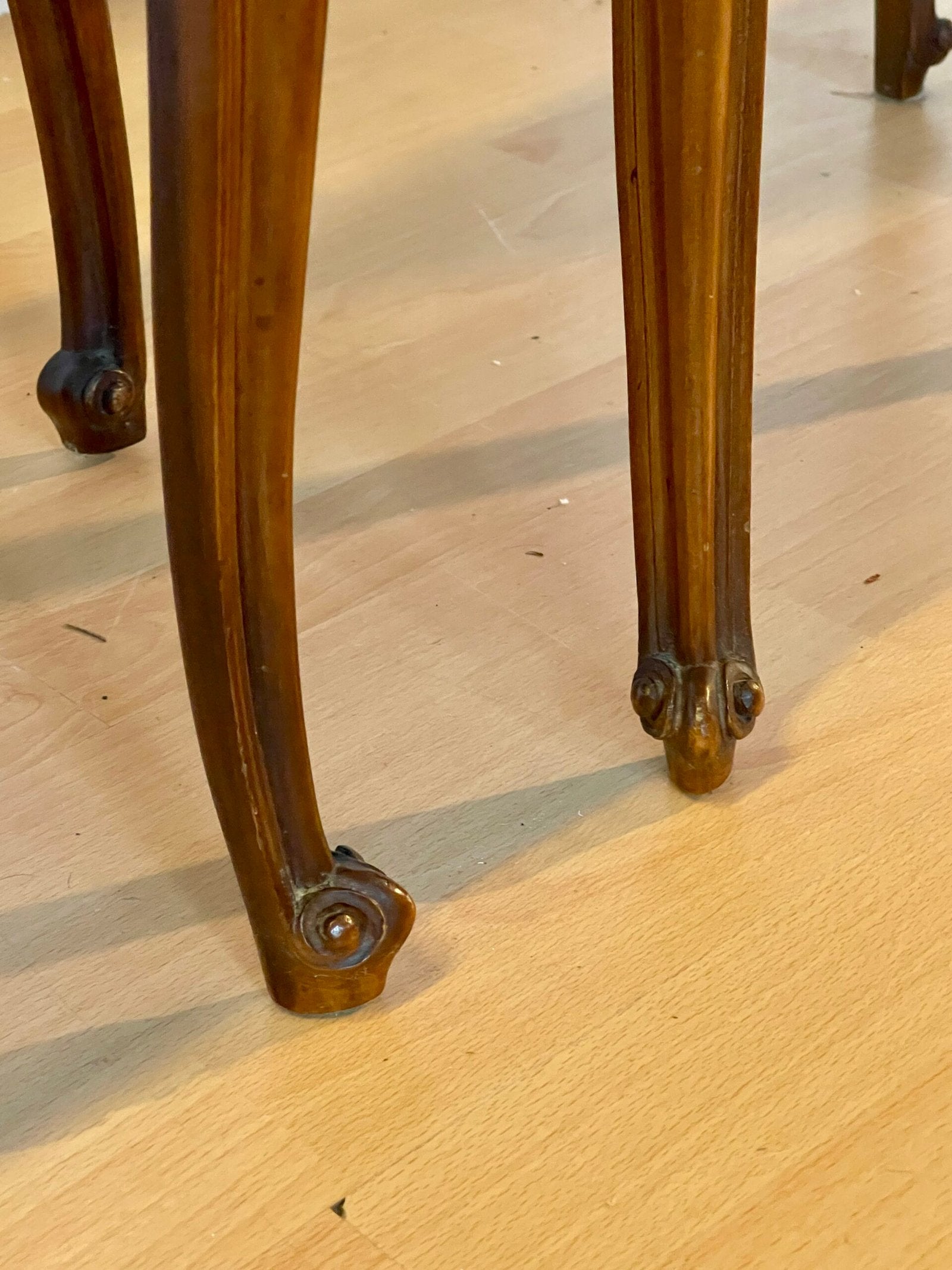 Coppia di comodini vintage in legno massello - stile classico