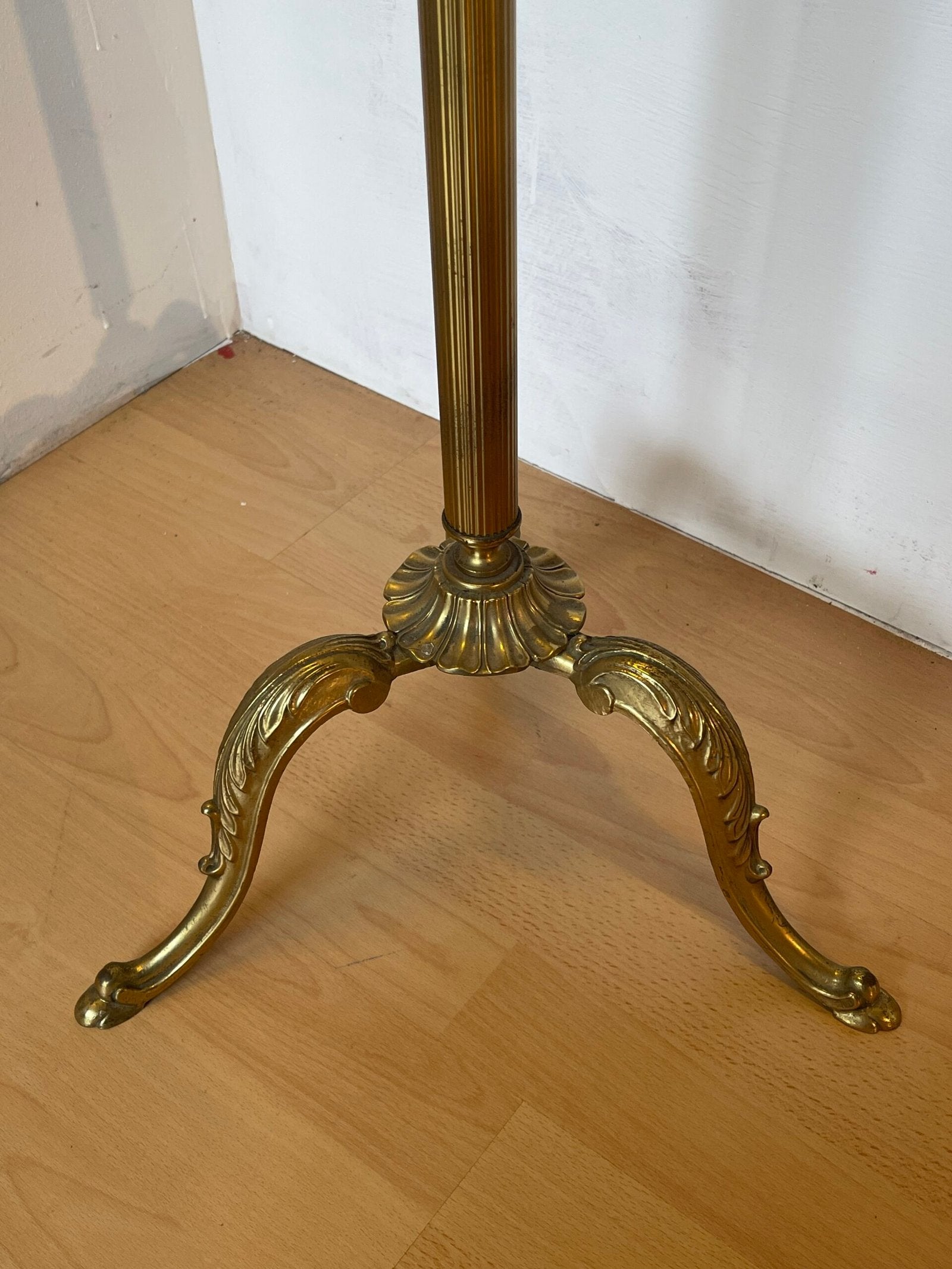 Elegante servomuto da camera in ottone e legno - stile classico vintage