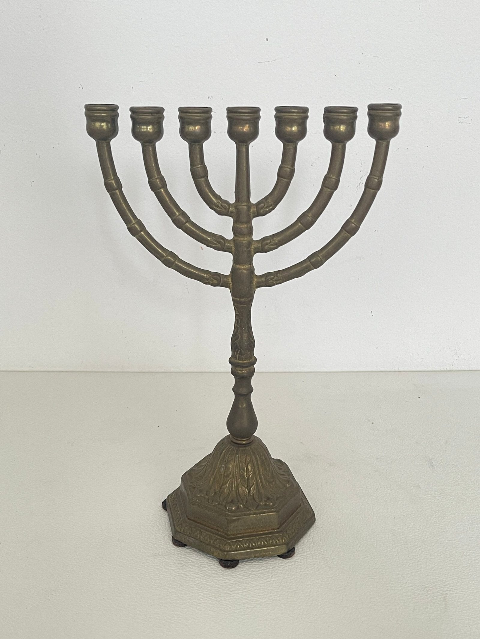 Candelabro a 7 Bracci in Ottone - Stile Classico e Raffinato