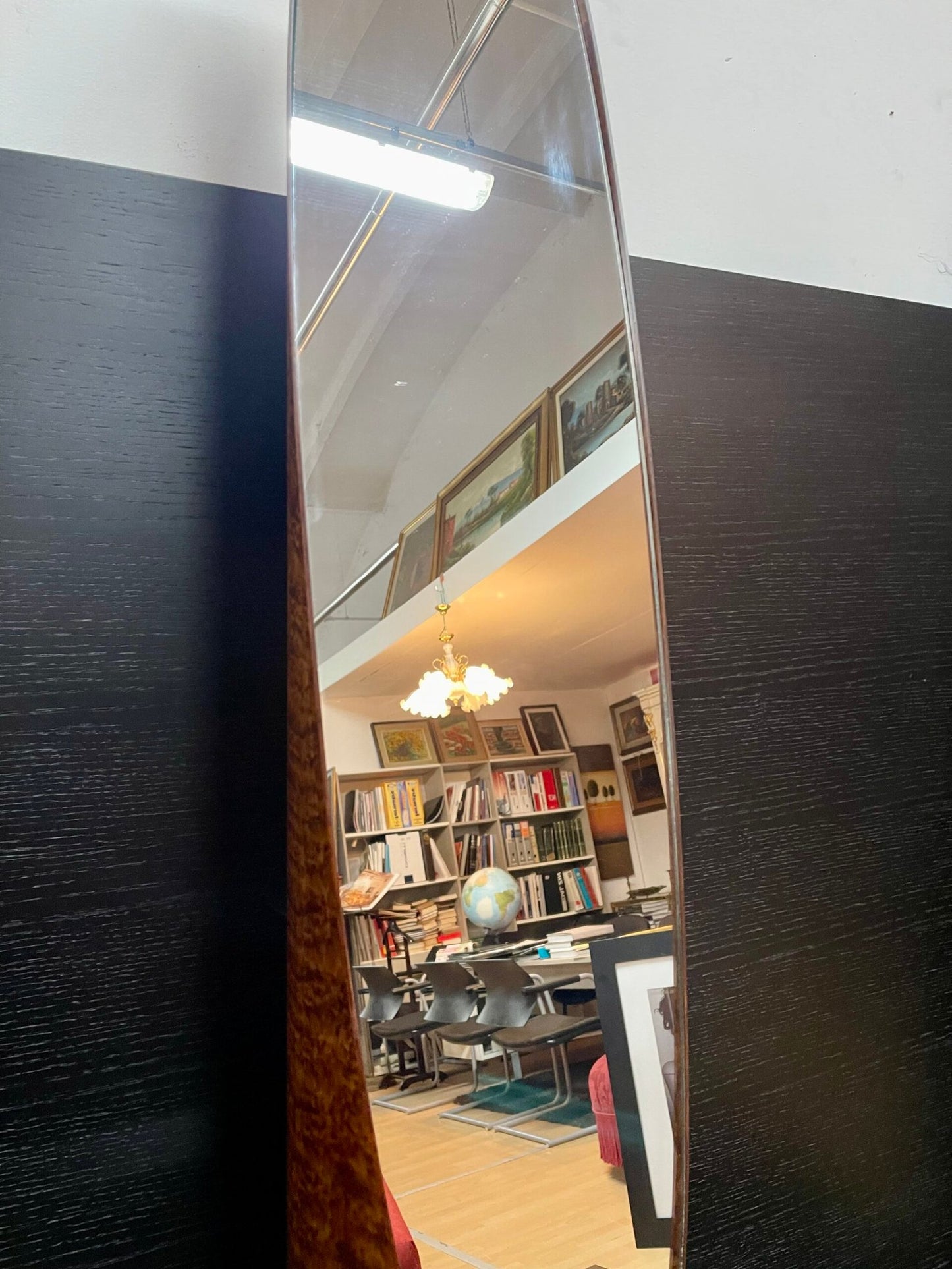 Iconico Specchio da Terra "Unghia" di Roger Lecal – Design Space Age