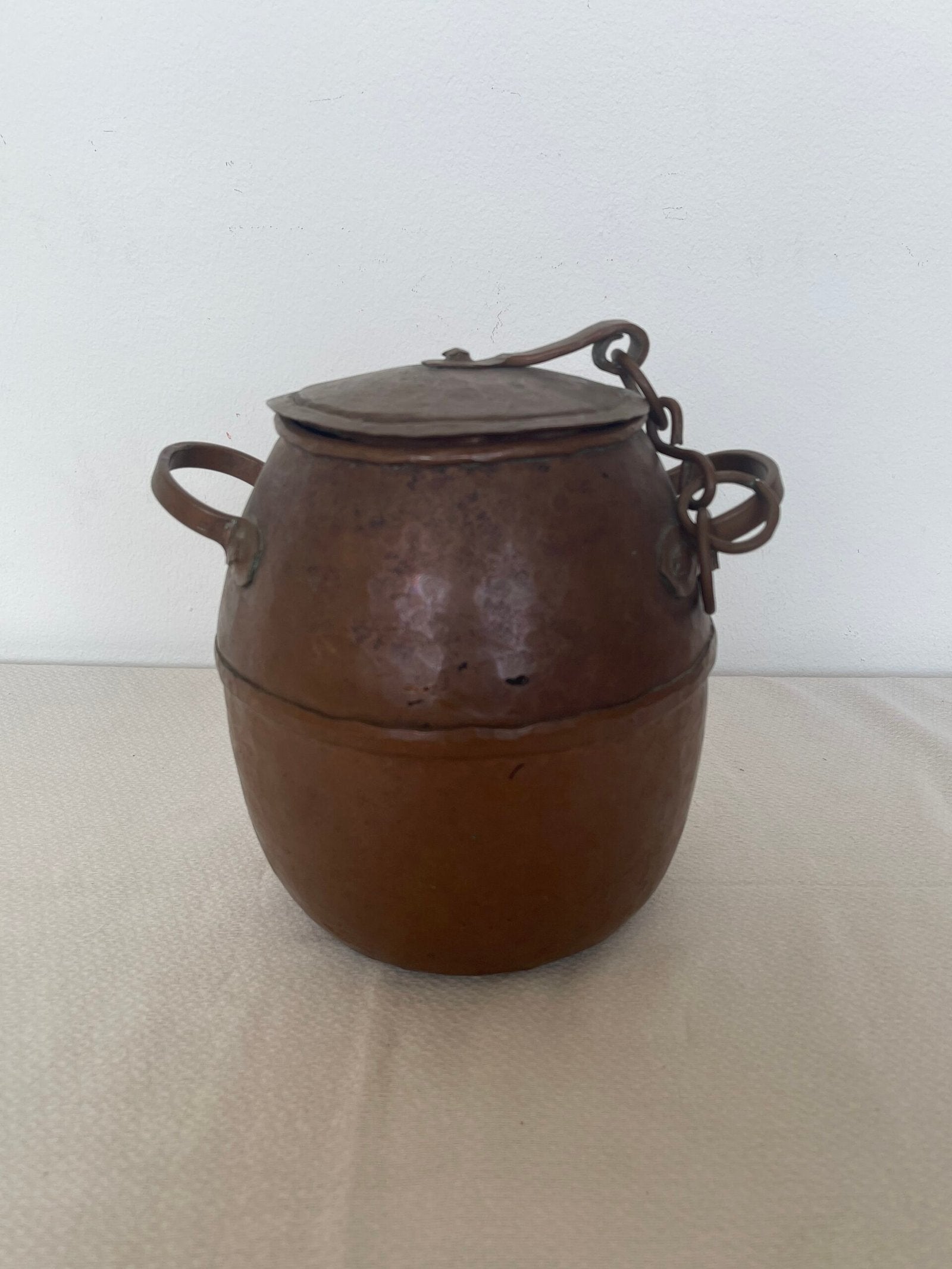 Pentolone / Contenitore Antico in Rame Battuto con Coperchio