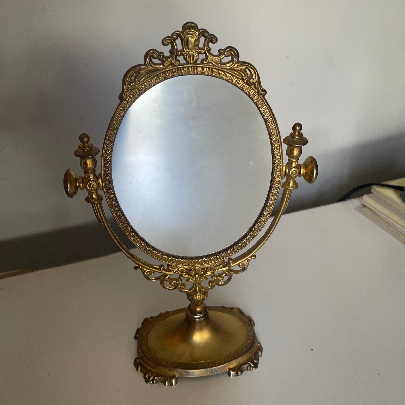 Specchio da toilette con cornice ornamentale