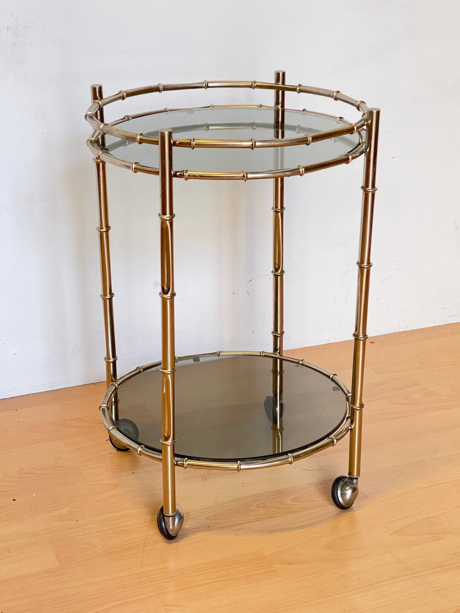 Carrello bar vintage in metallo ottonato e vetro fumé, Italia, anni '70